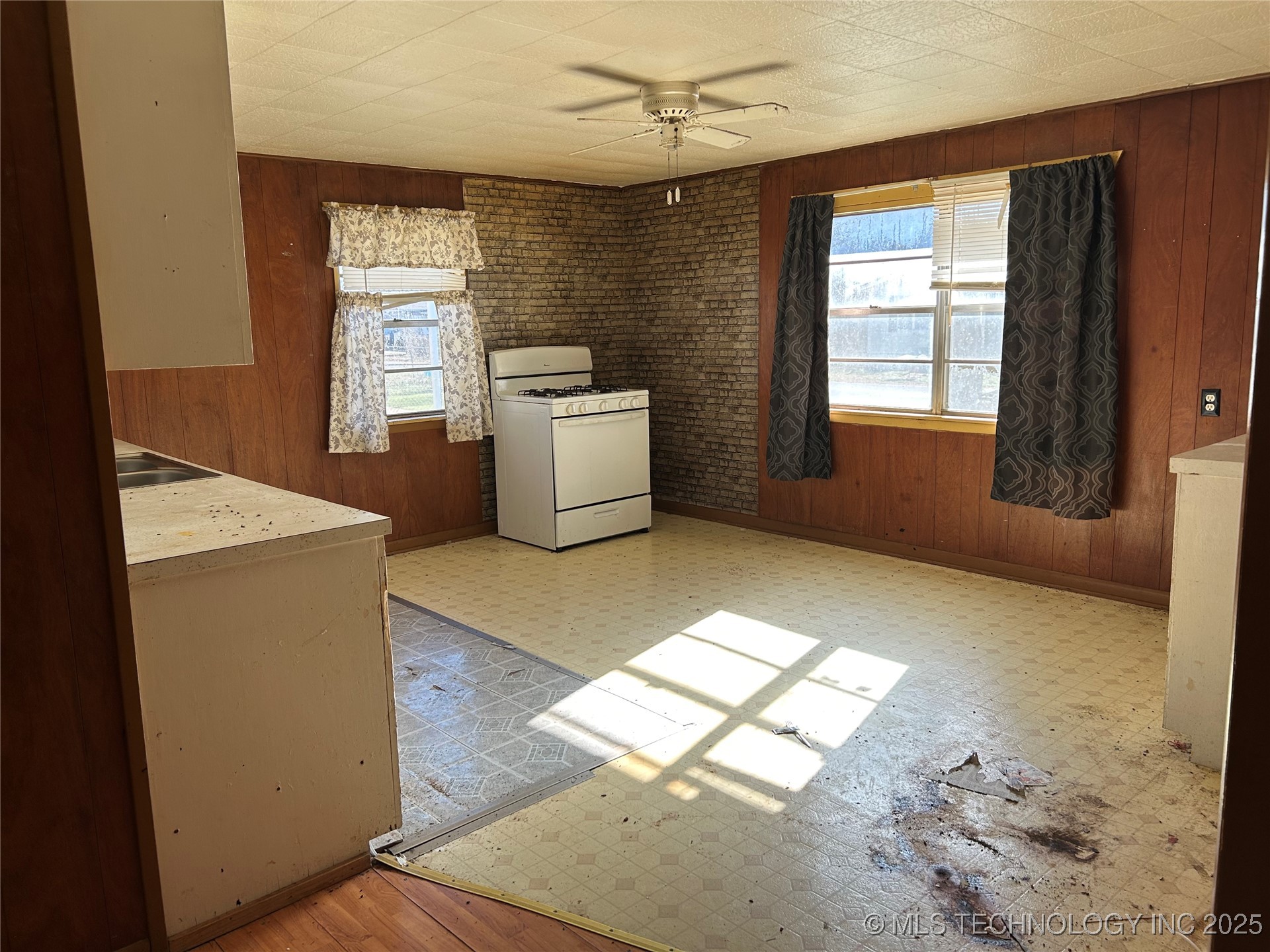 206 Northside Court Property Photo 6