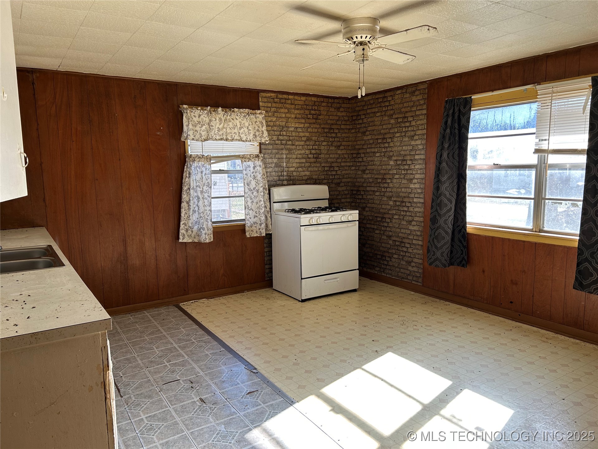 206 Northside Court Property Photo 8