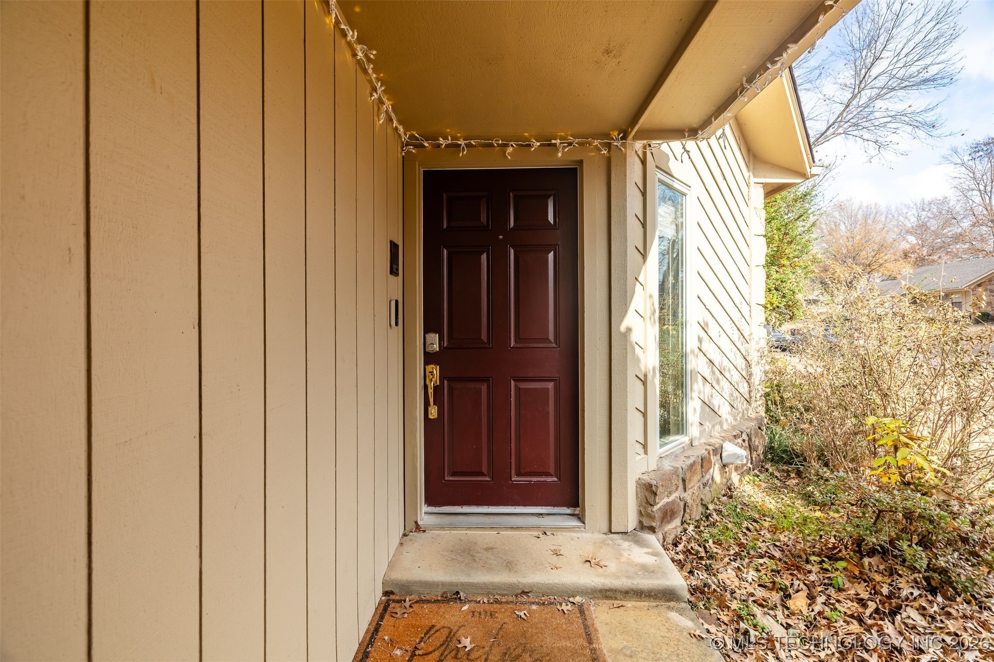 7004 S Peach Avenue Property Photo 3