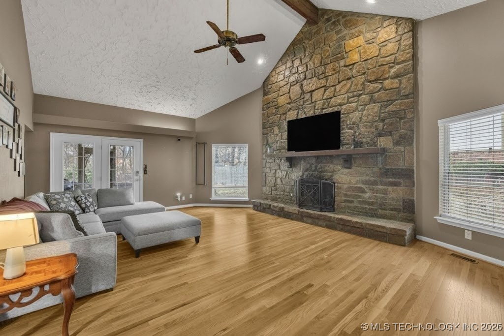 7004 S Peach Avenue Property Photo 5