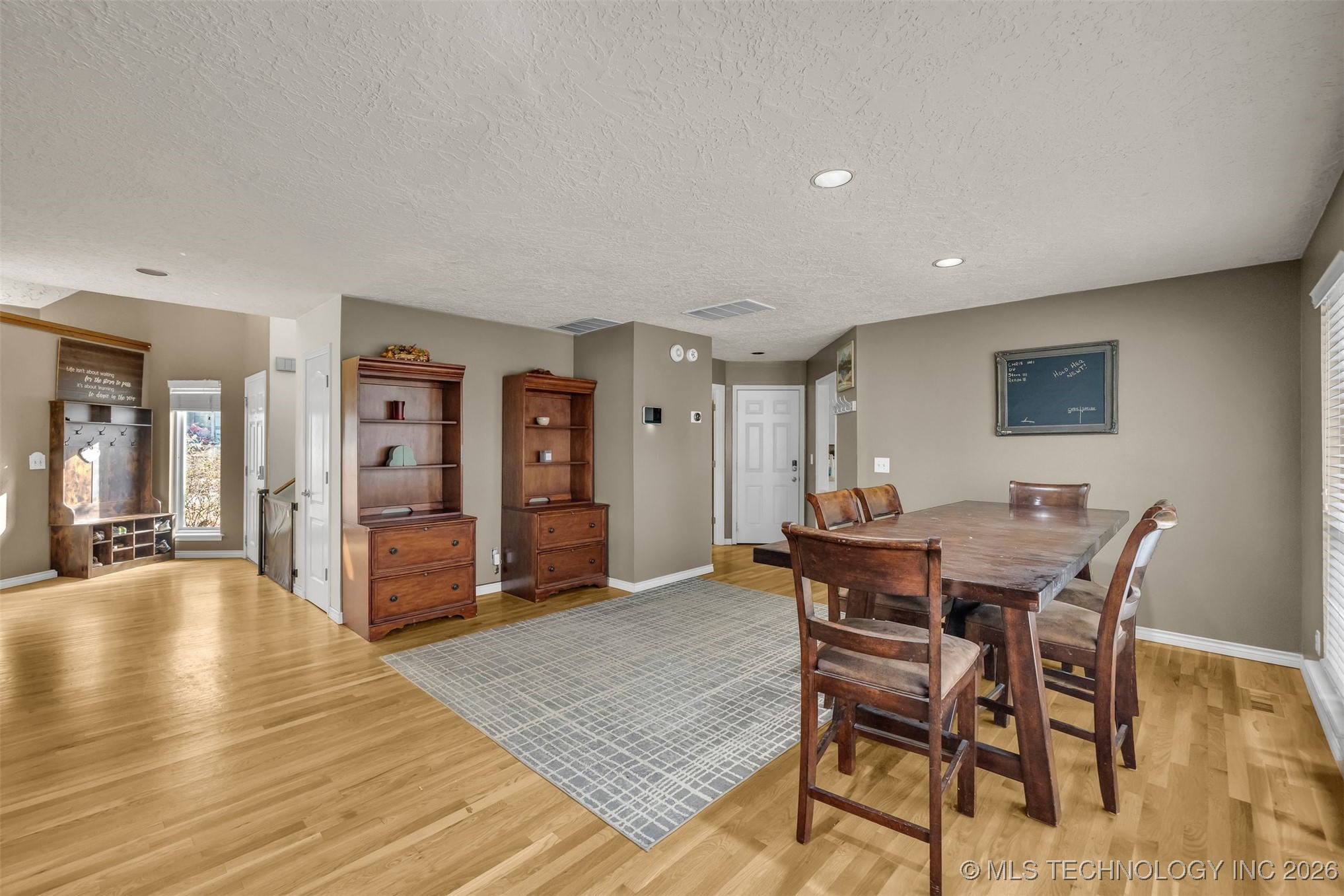 7004 S Peach Avenue Property Photo 10