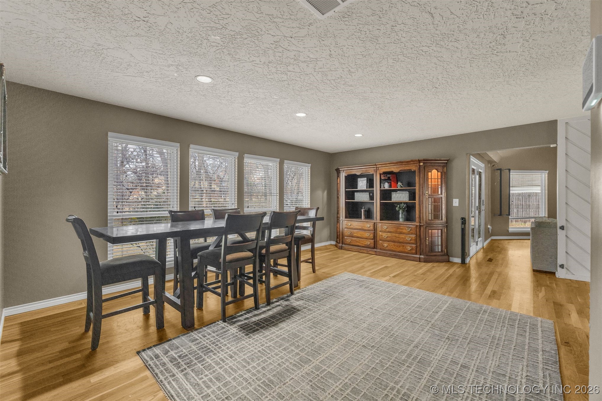 7004 S Peach Avenue Property Photo 11