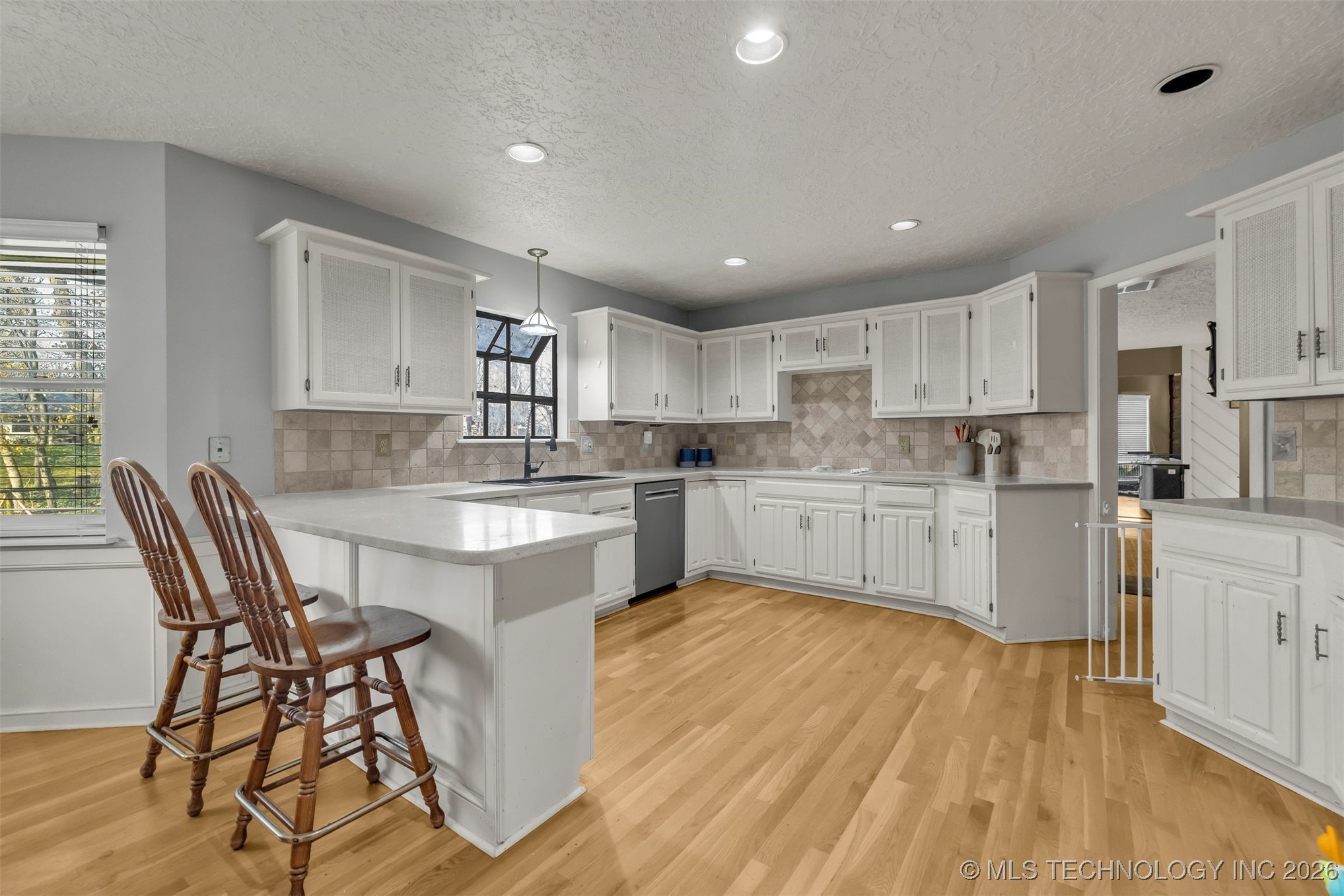 7004 S Peach Avenue Property Photo 13