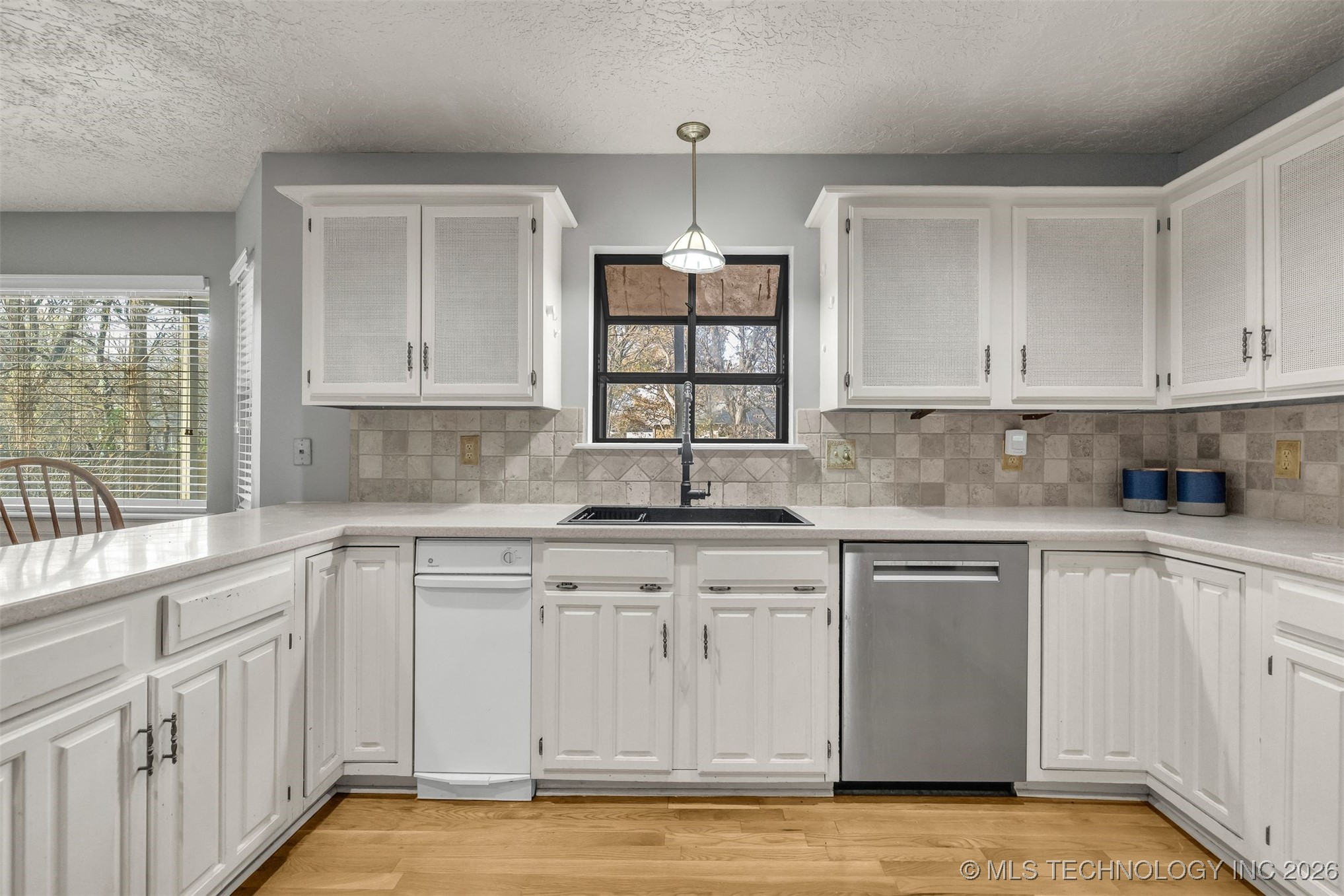 7004 S Peach Avenue Property Photo 15