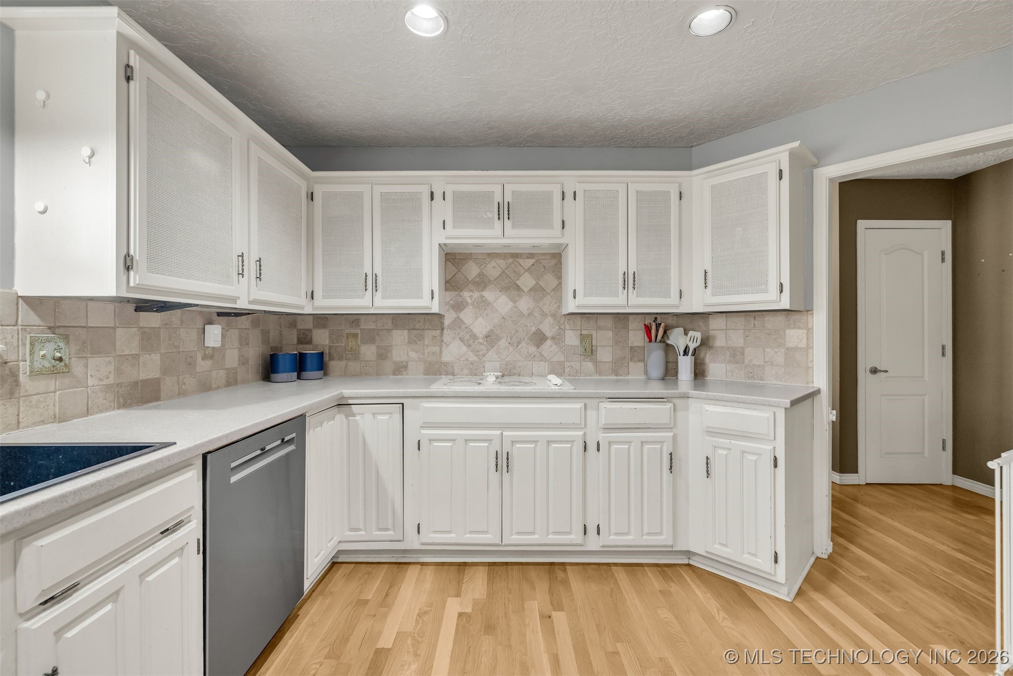 7004 S Peach Avenue Property Photo 16