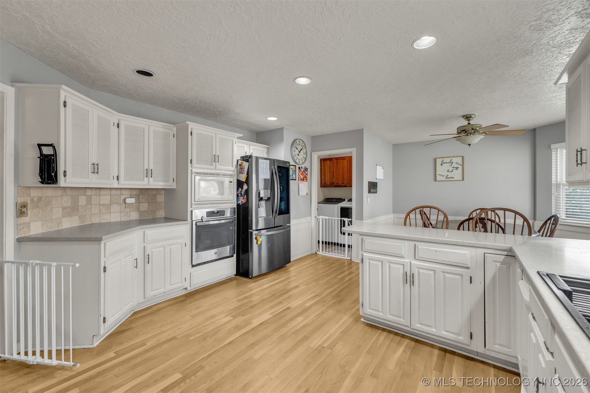 7004 S Peach Avenue Property Photo 17