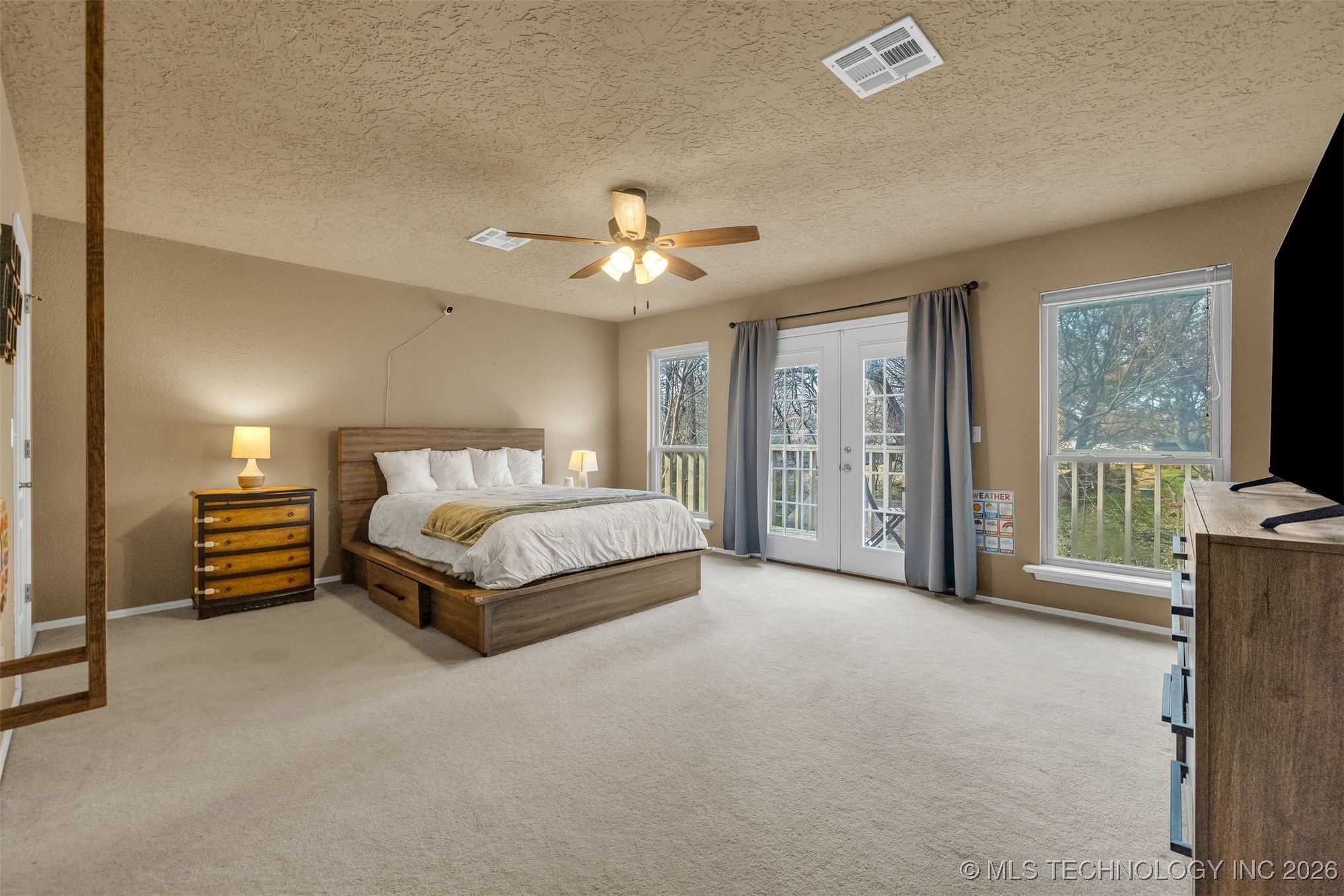 7004 S Peach Avenue Property Photo 23