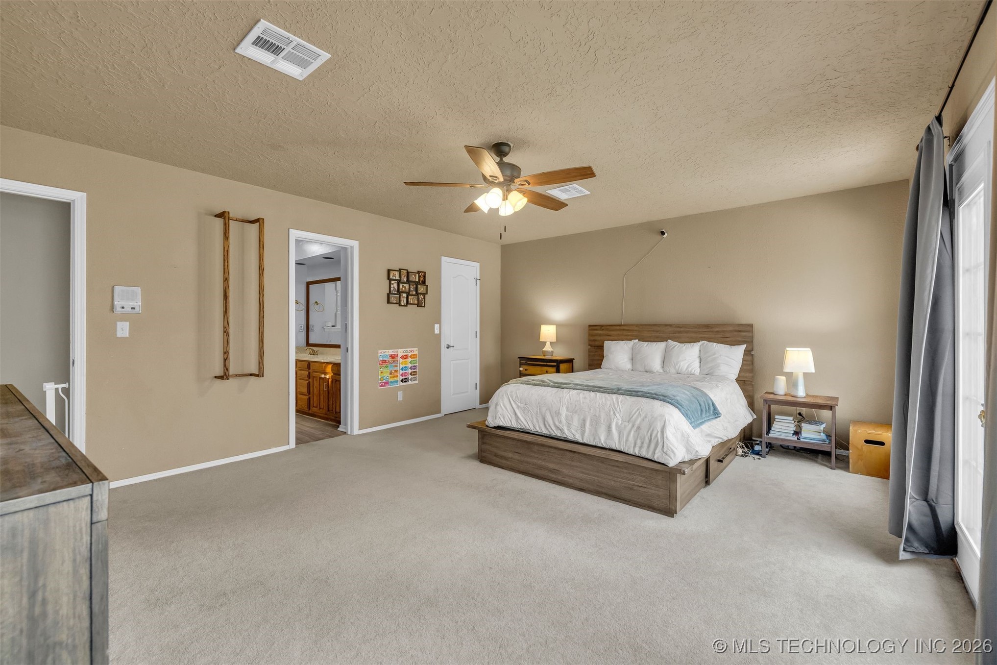 7004 S Peach Avenue Property Photo 24