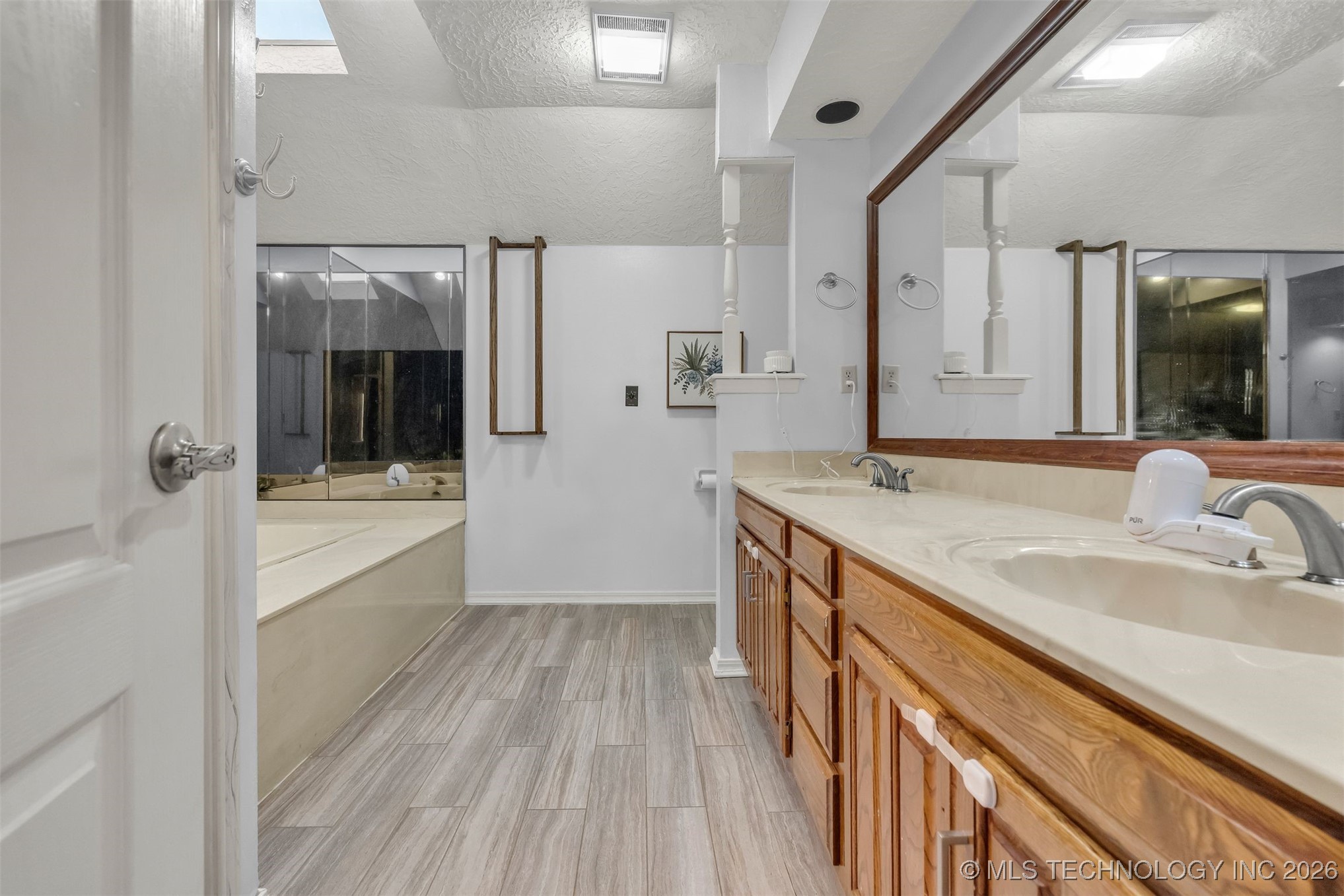 7004 S Peach Avenue Property Photo 25