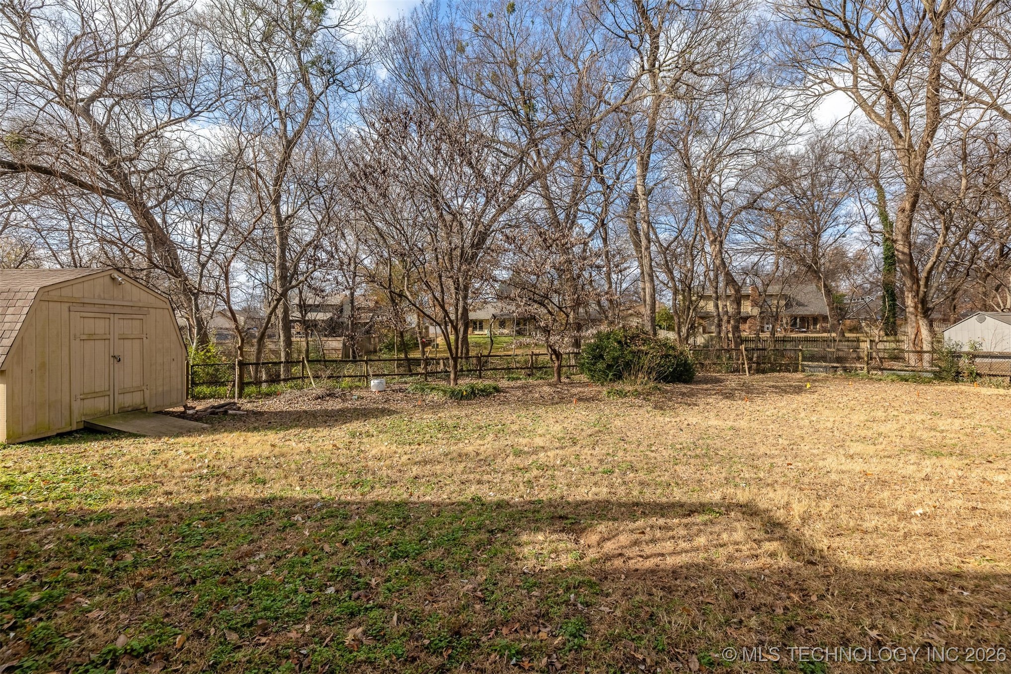 7004 S Peach Avenue Property Photo 33