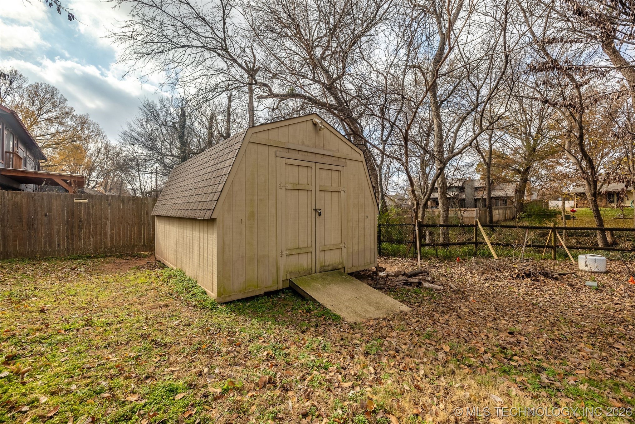 7004 S Peach Avenue Property Photo 36