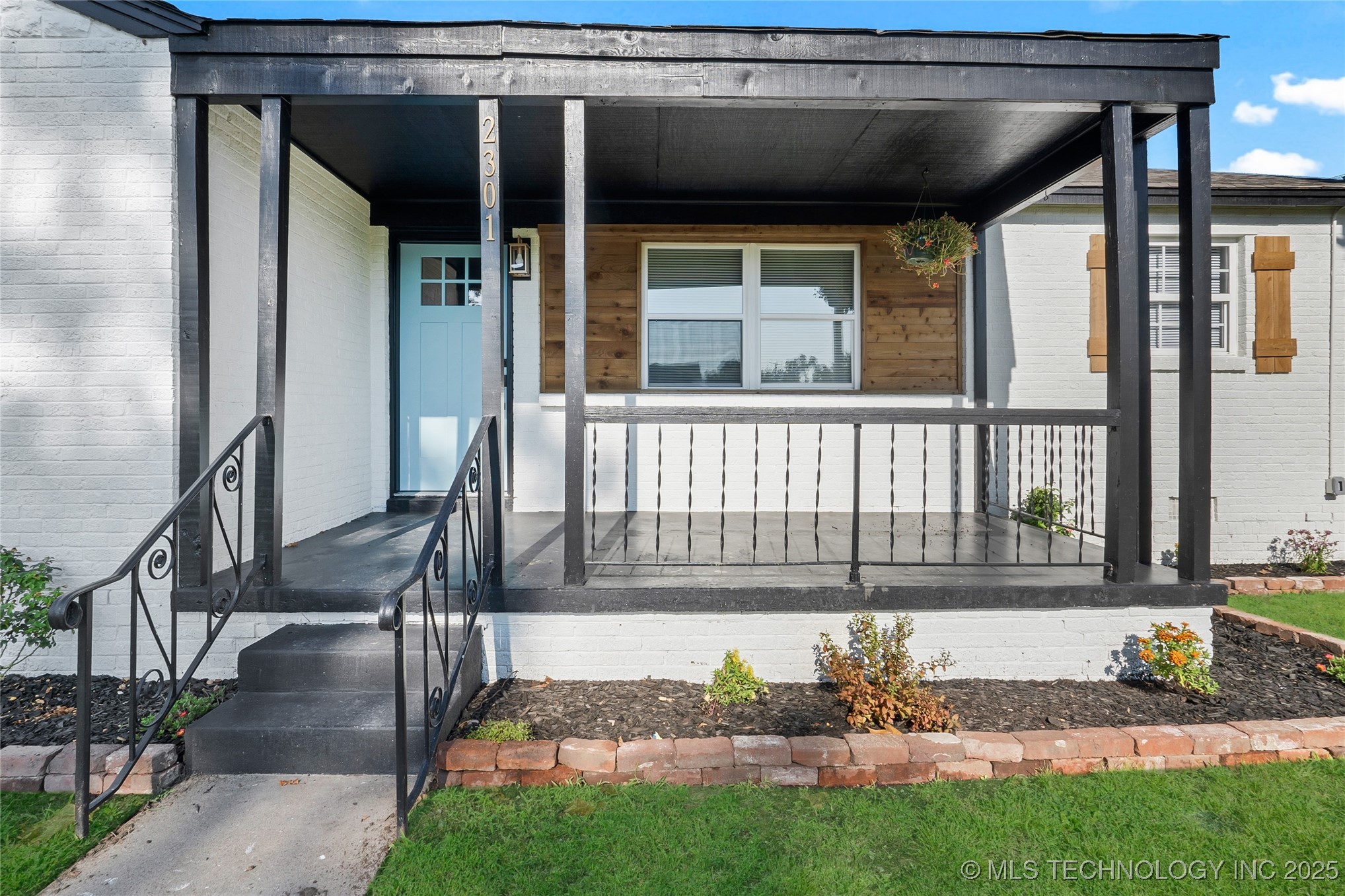 2301 Dewey Avenue Property Photo 2