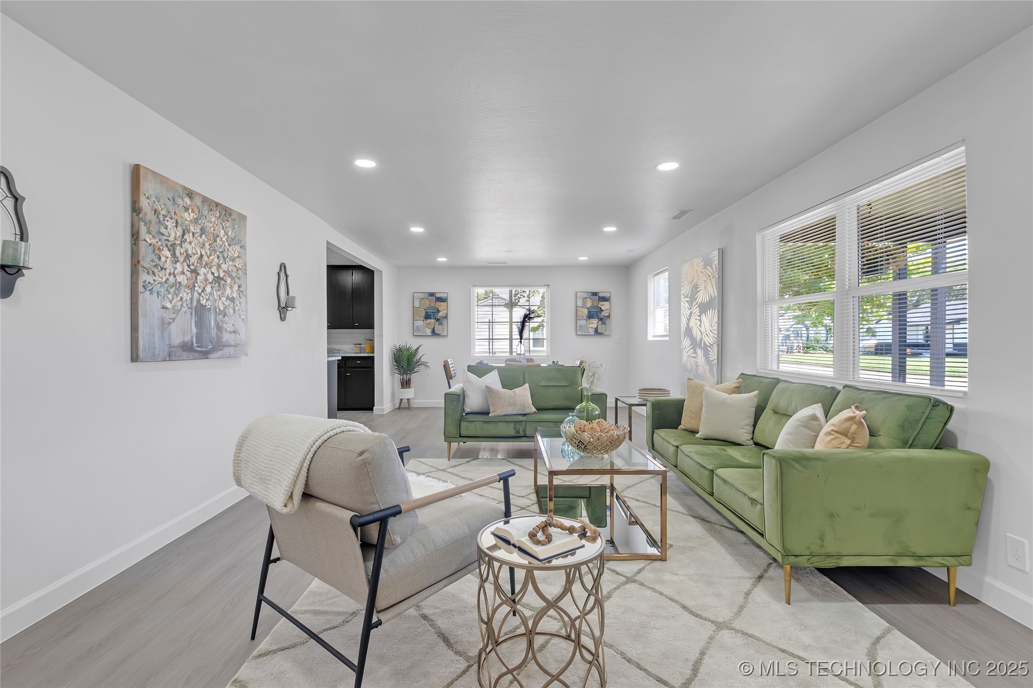 2301 Dewey Avenue Property Photo 4