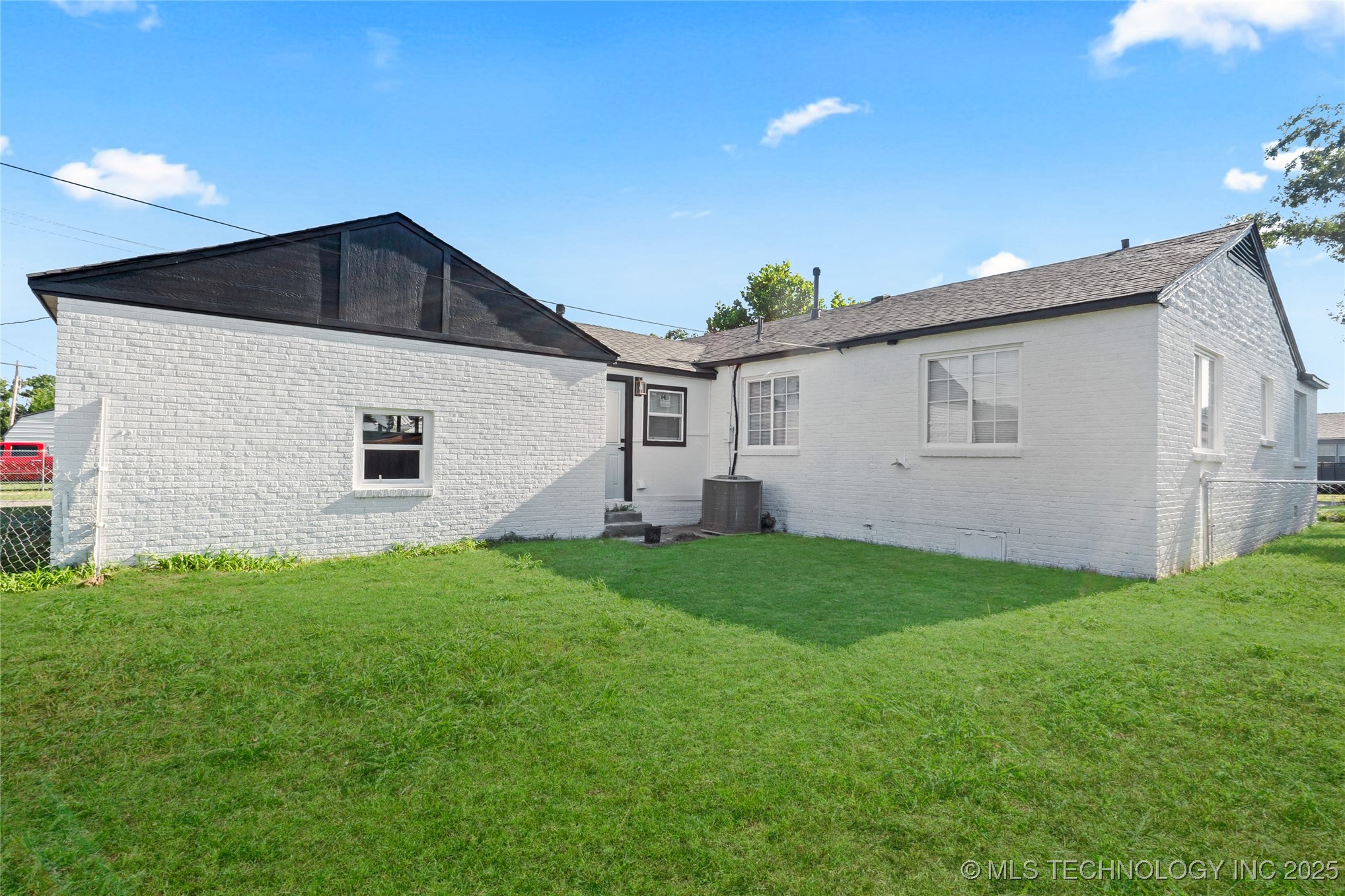 2301 Dewey Avenue Property Photo 5