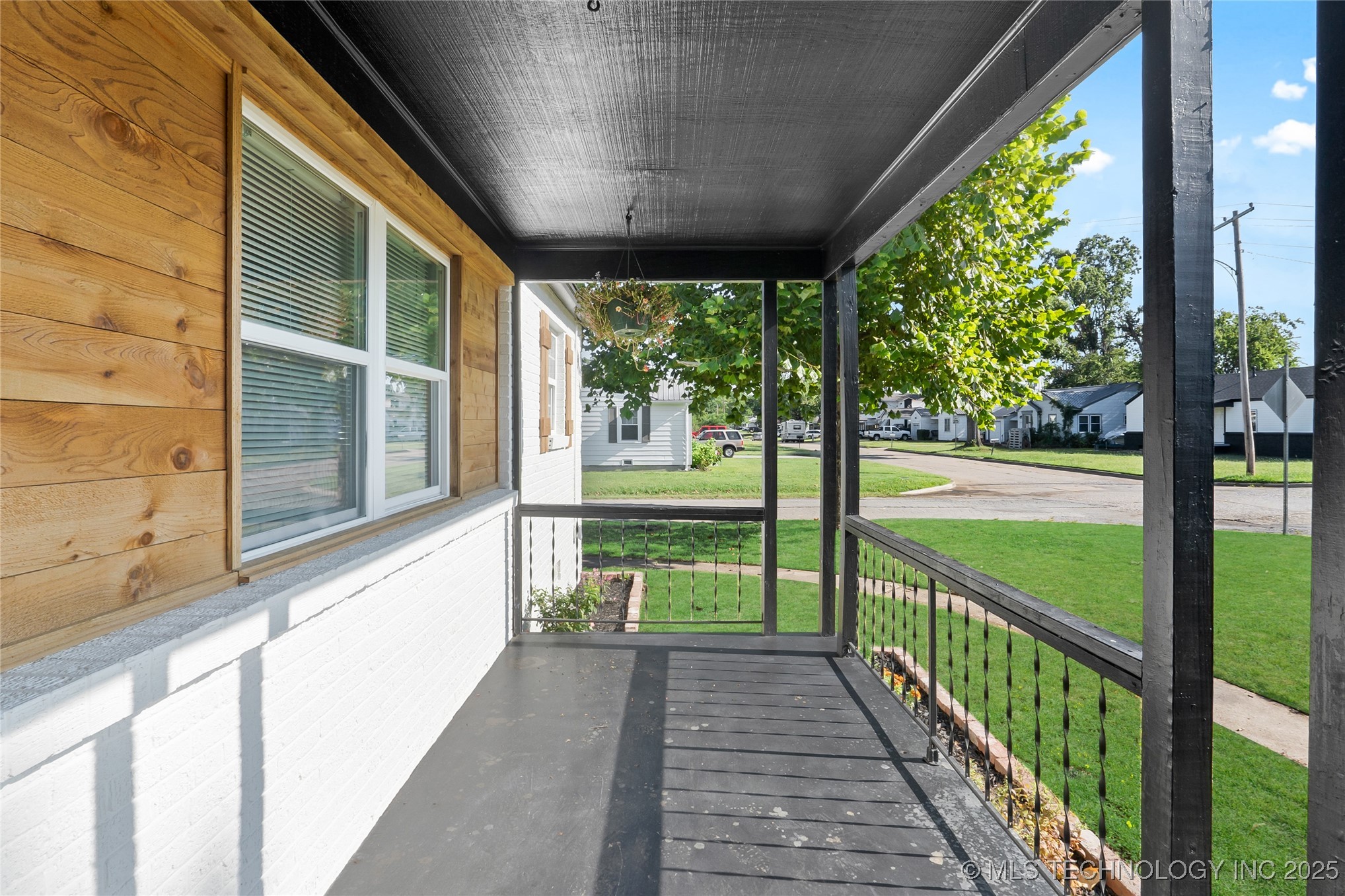 2301 Dewey Avenue Property Photo 8