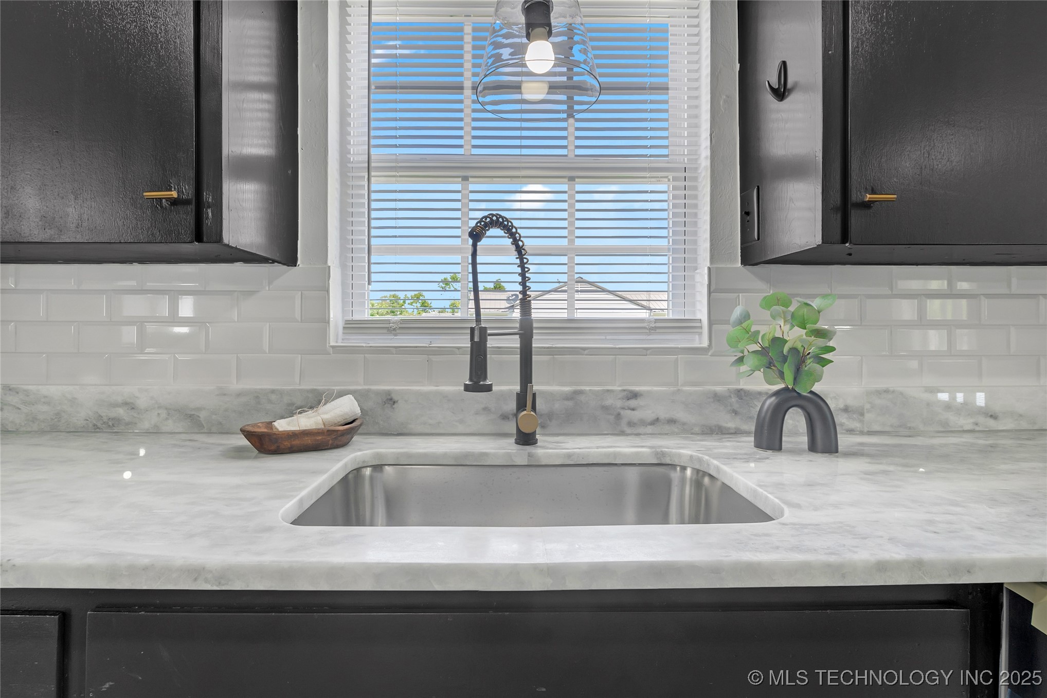 2301 Dewey Avenue Property Photo 11