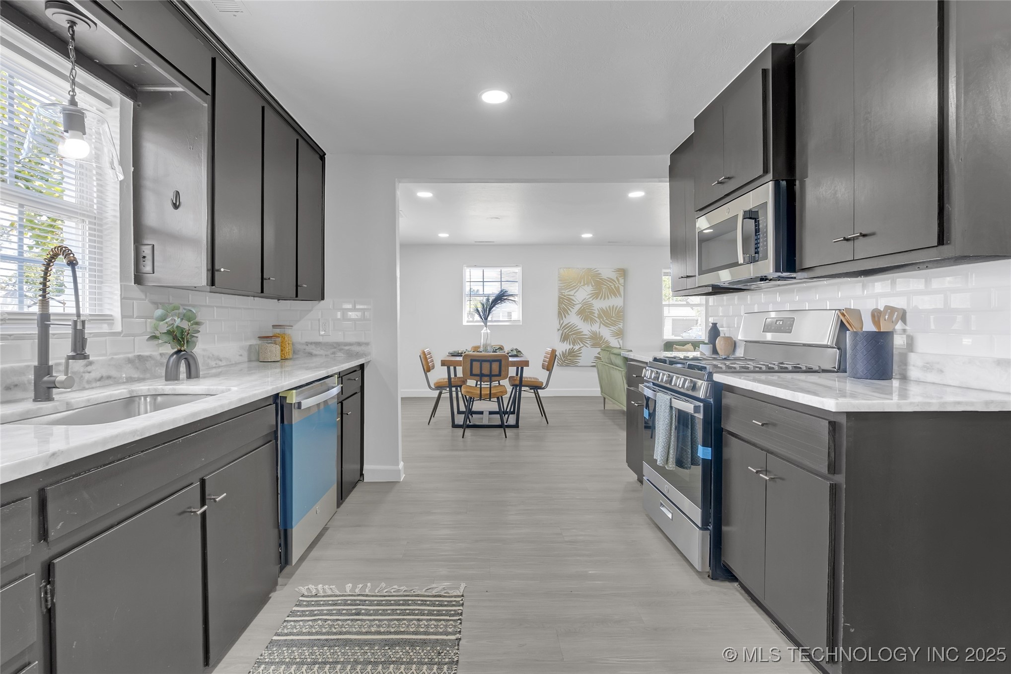 2301 Dewey Avenue Property Photo 29