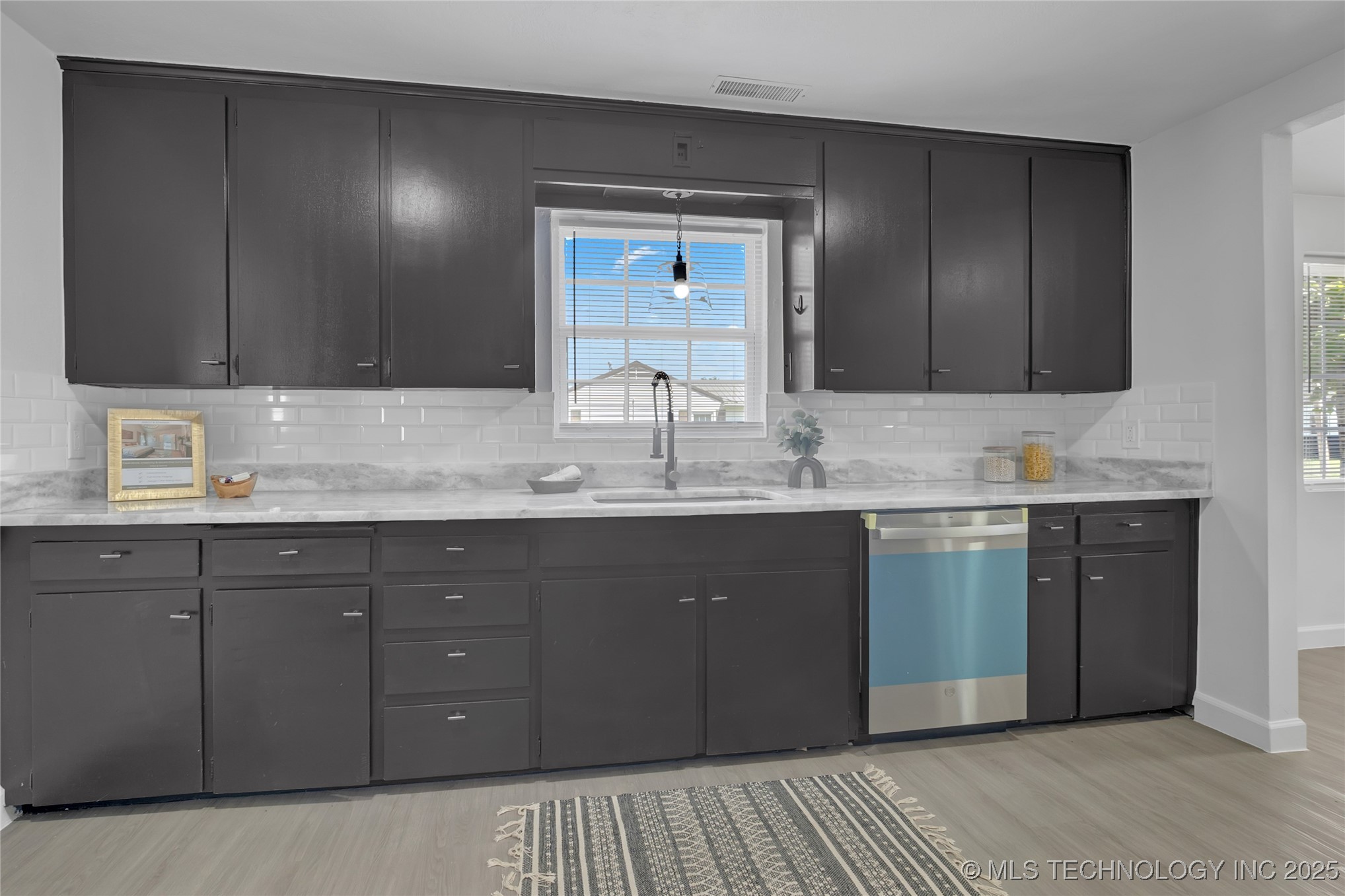 2301 Dewey Avenue Property Photo 37