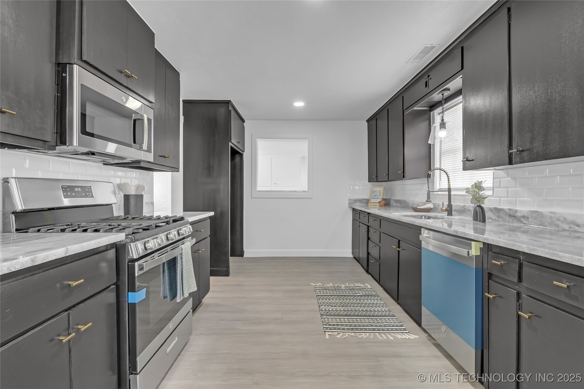 2301 Dewey Avenue Property Photo 40