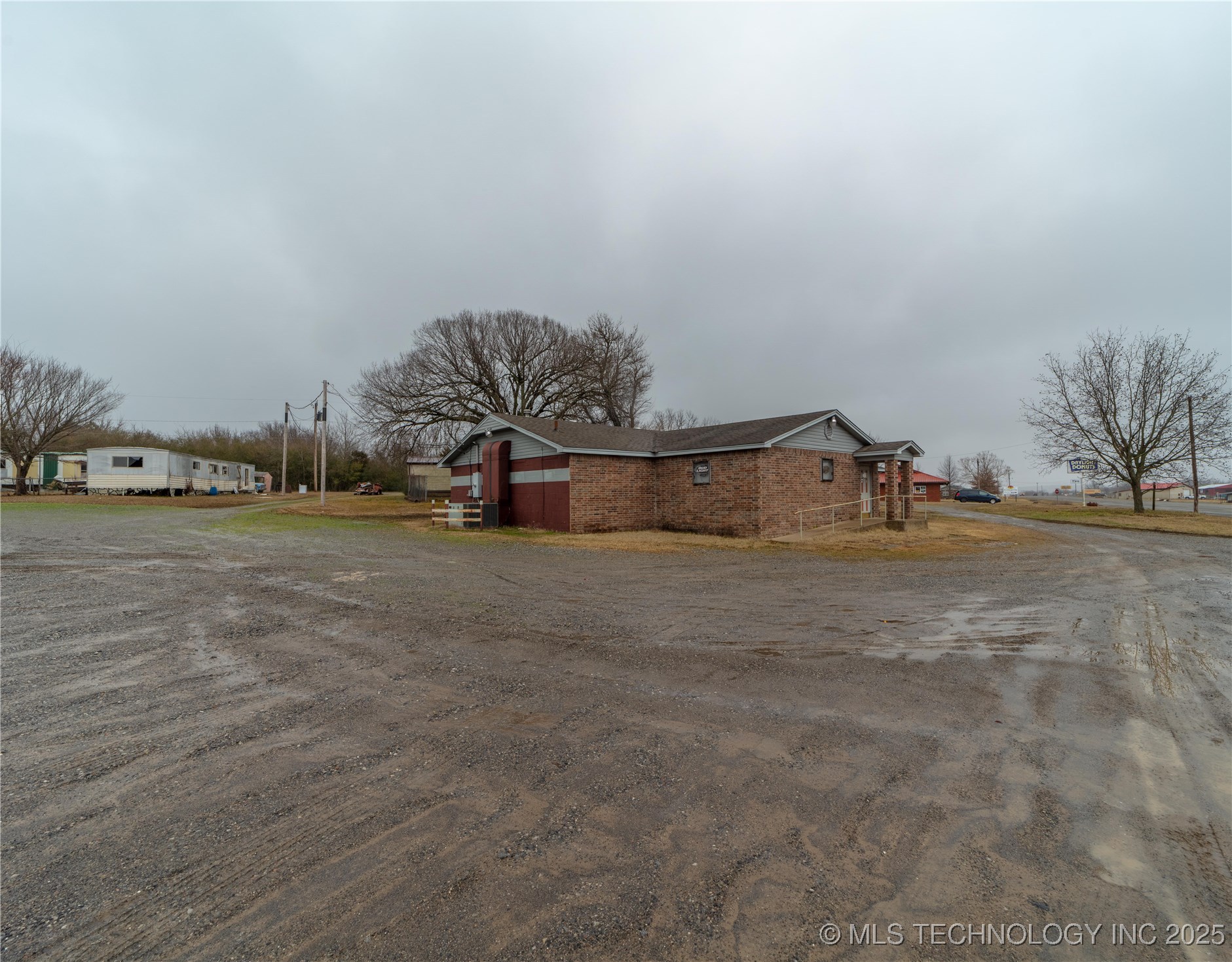 2395 E Hwy 270 Property Photo 2