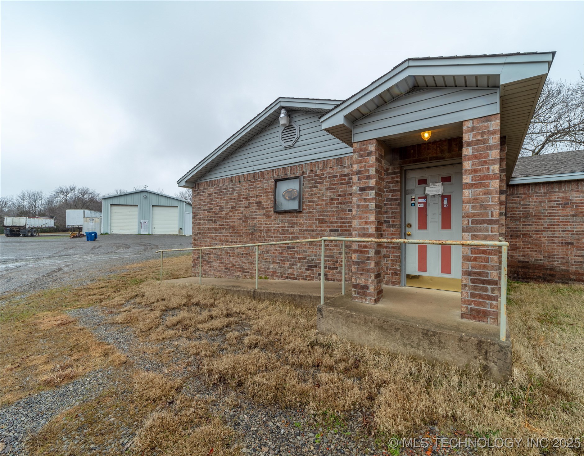 2395 E Hwy 270 Property Photo 3