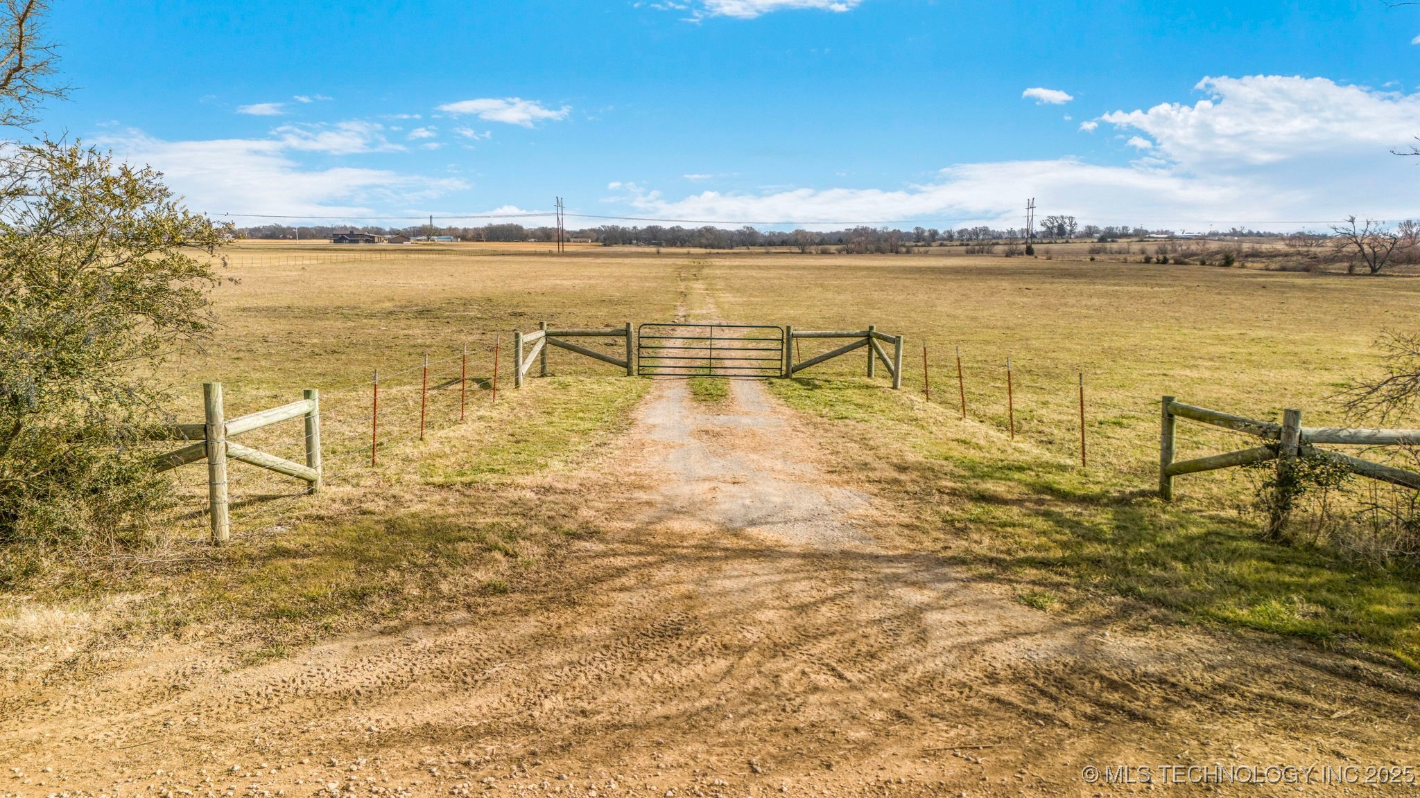 33265 S Highway 69 Property Photo 1