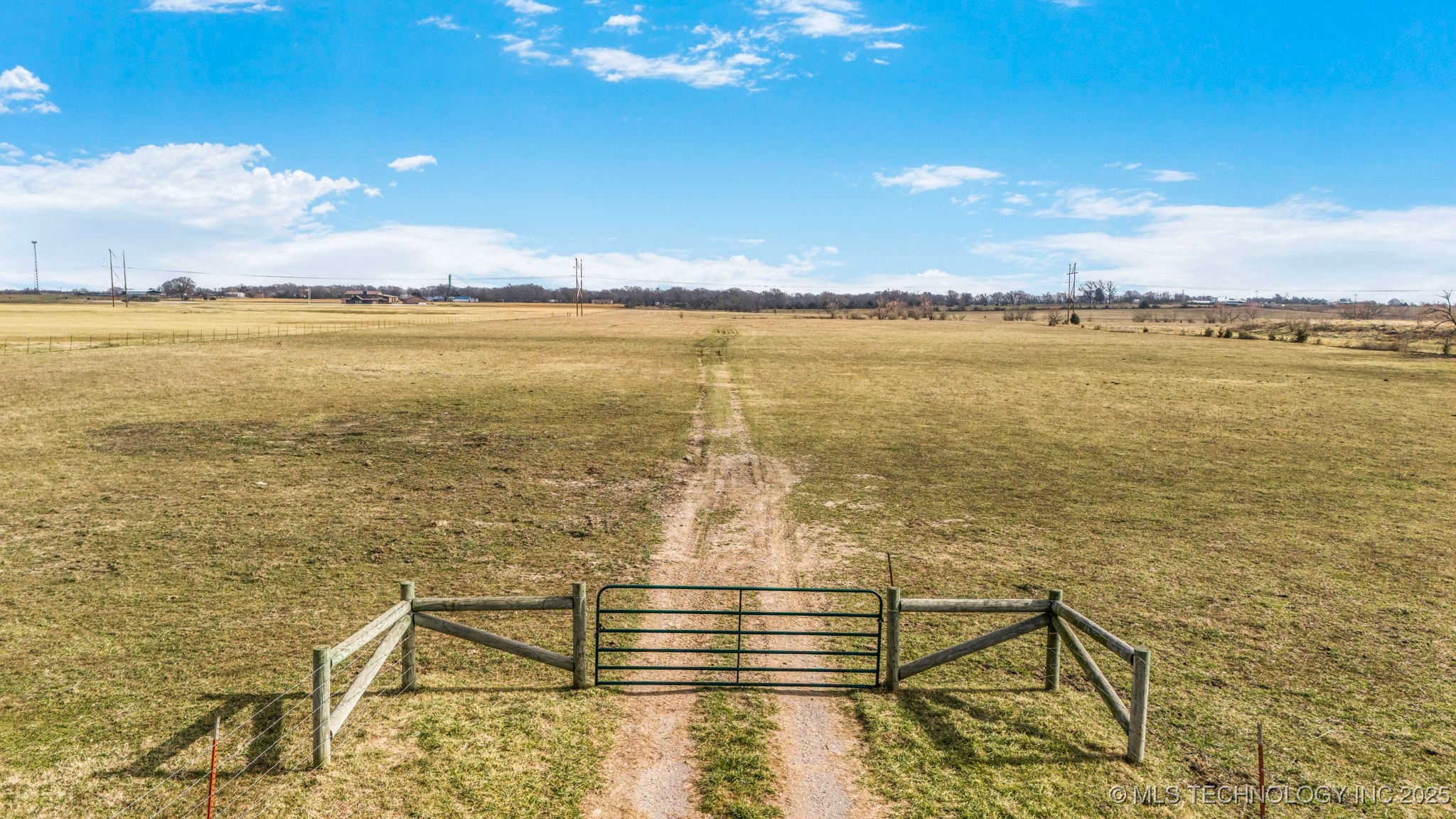 33265 S Highway 69 Property Photo 3