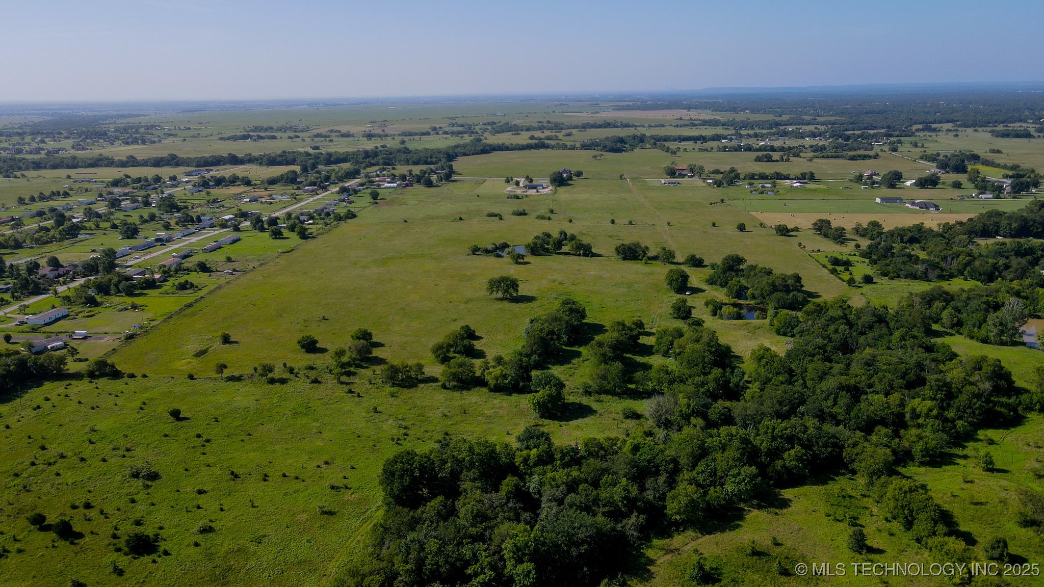 E 186th Street North Property Photo 2