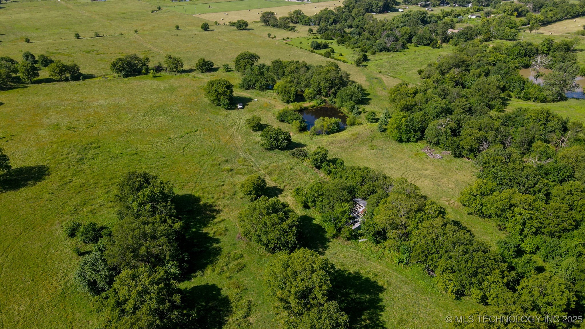 E 186th Street North Property Photo 5