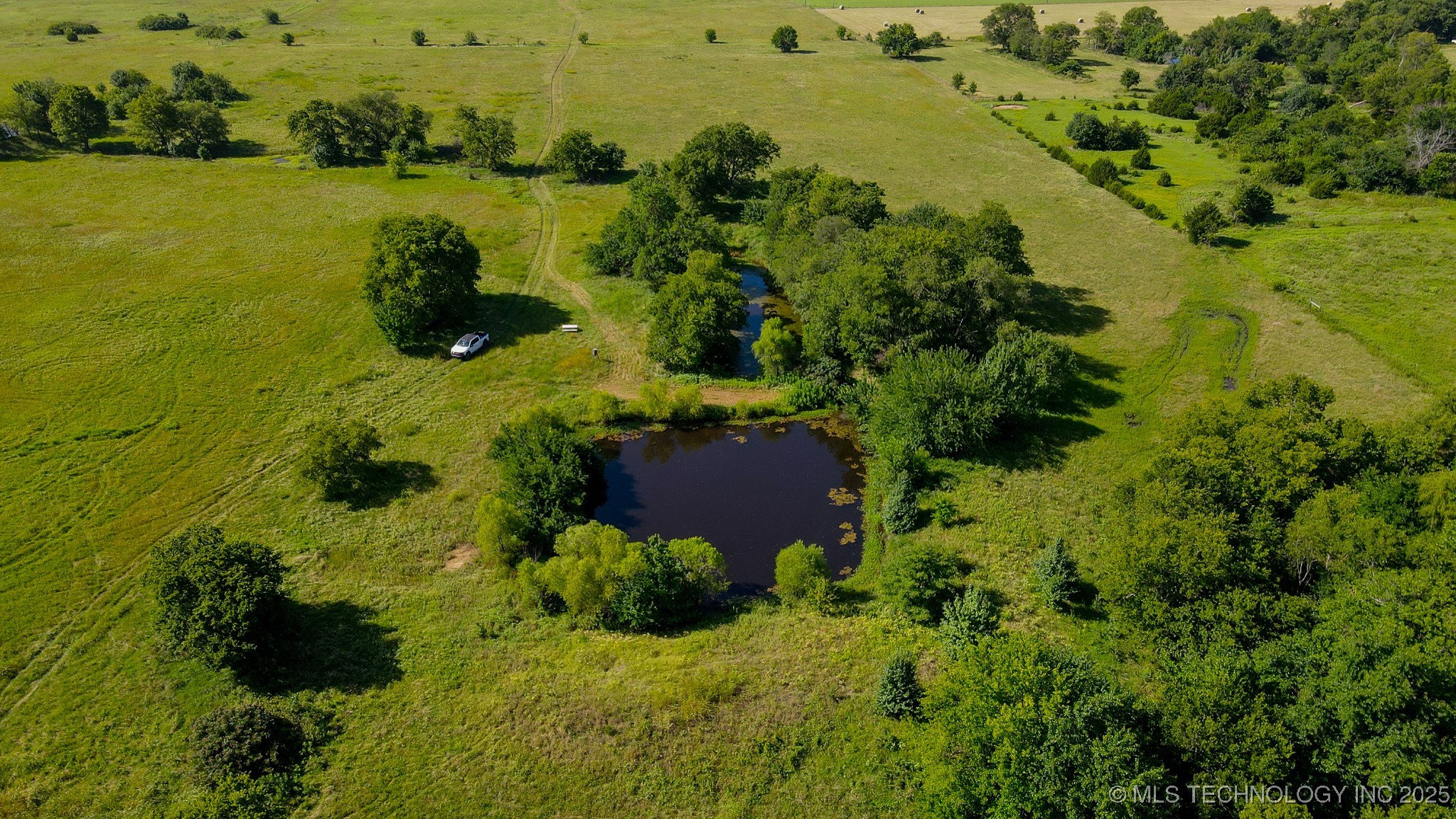 E 186th Street North Property Photo 6