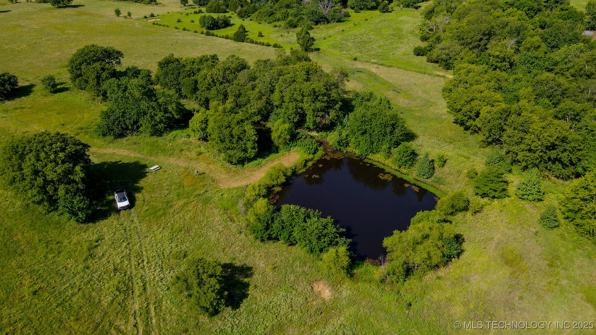 E 186th Street North Property Photo 7