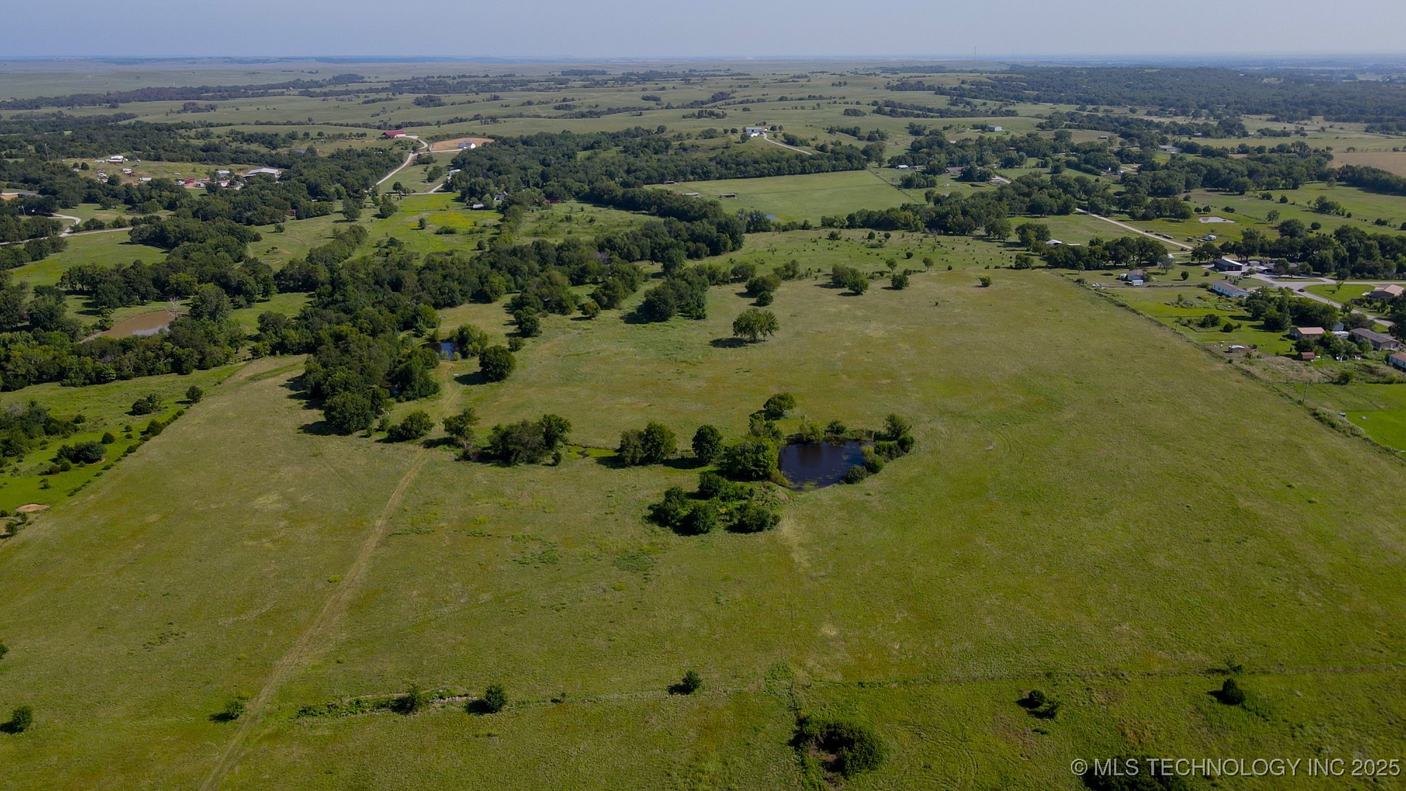 E 186th Street North Property Photo 9