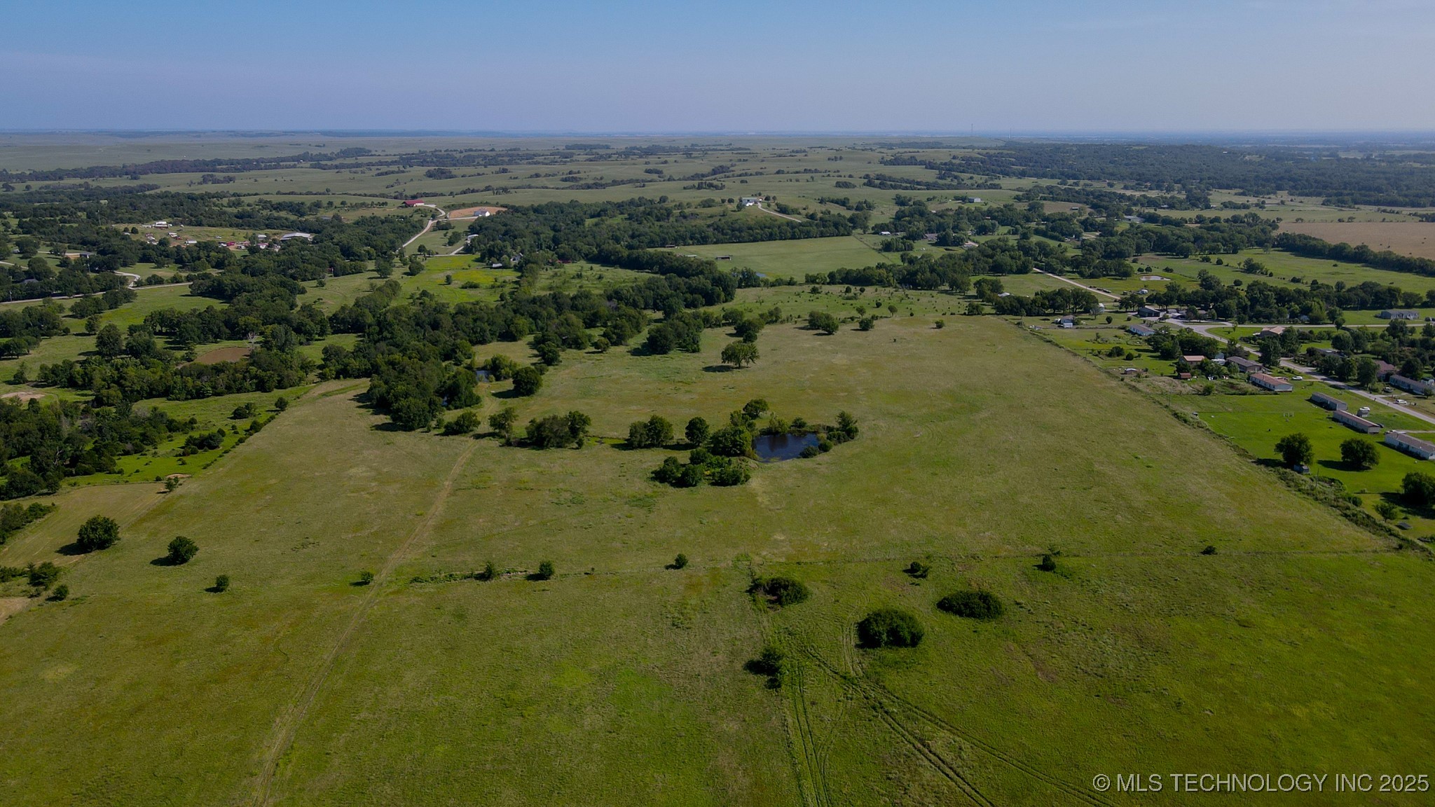 E 186th Street North Property Photo 10