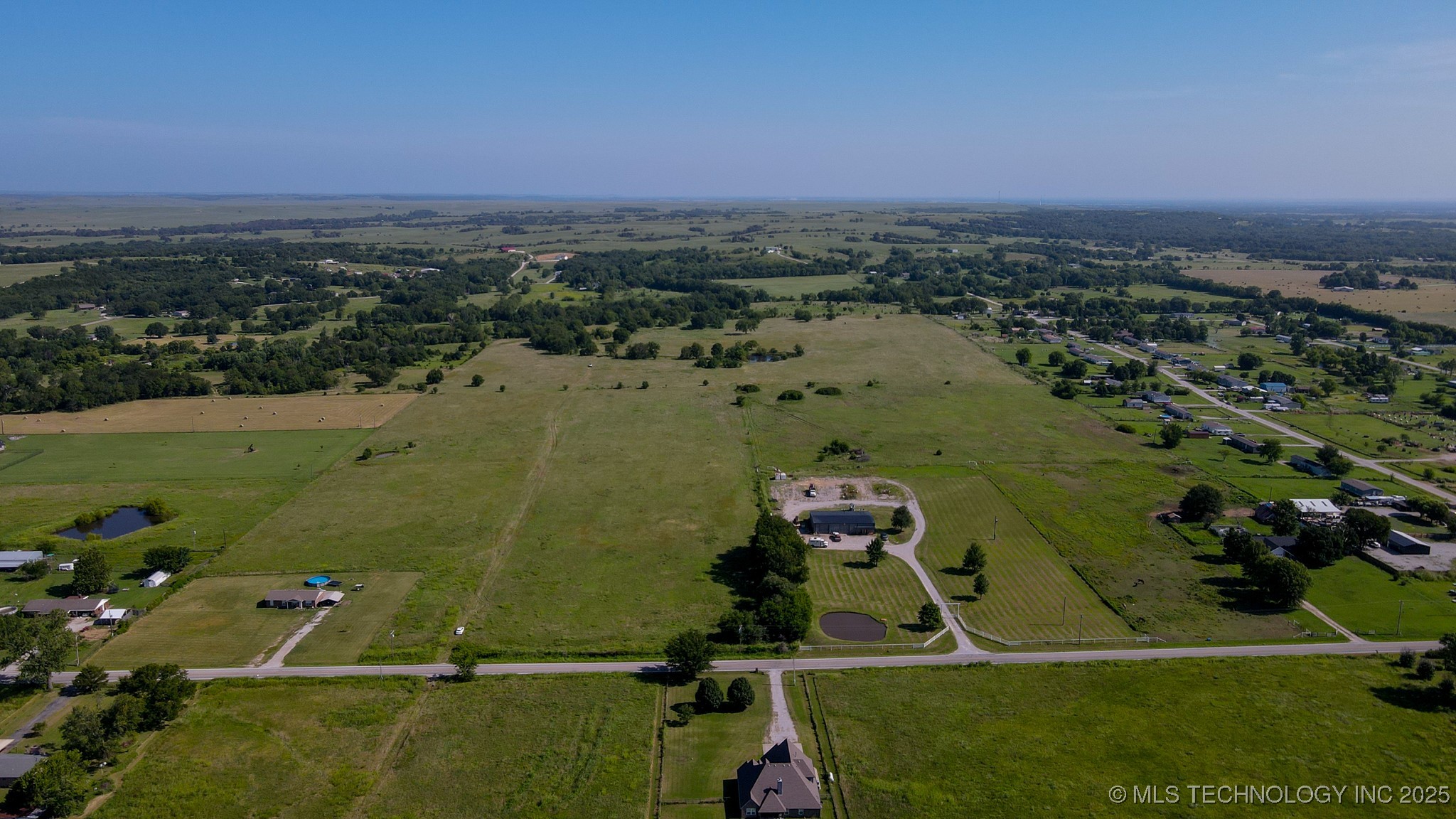 E 186th Street North Property Photo 11