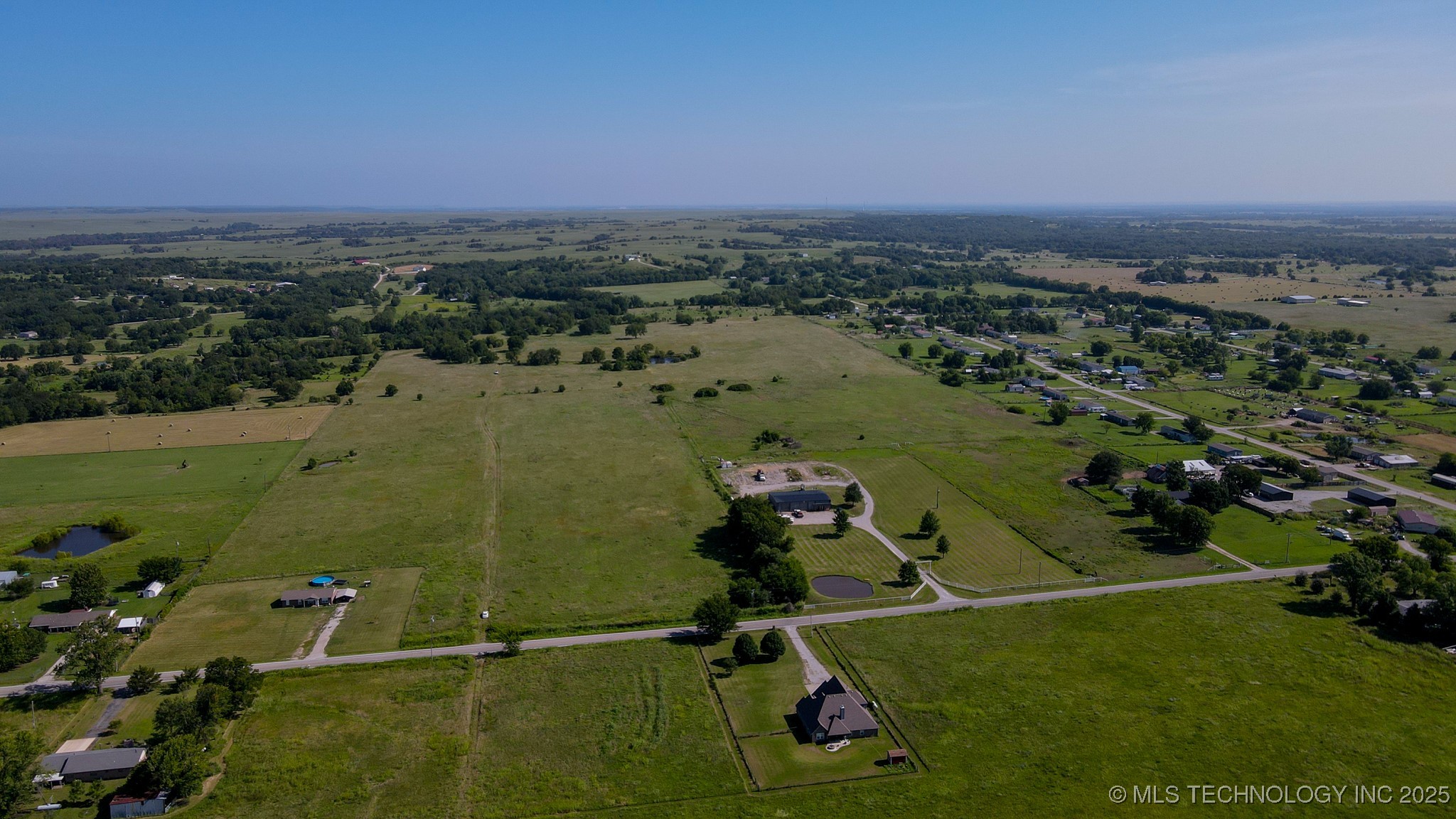 E 186th Street North Property Photo 12