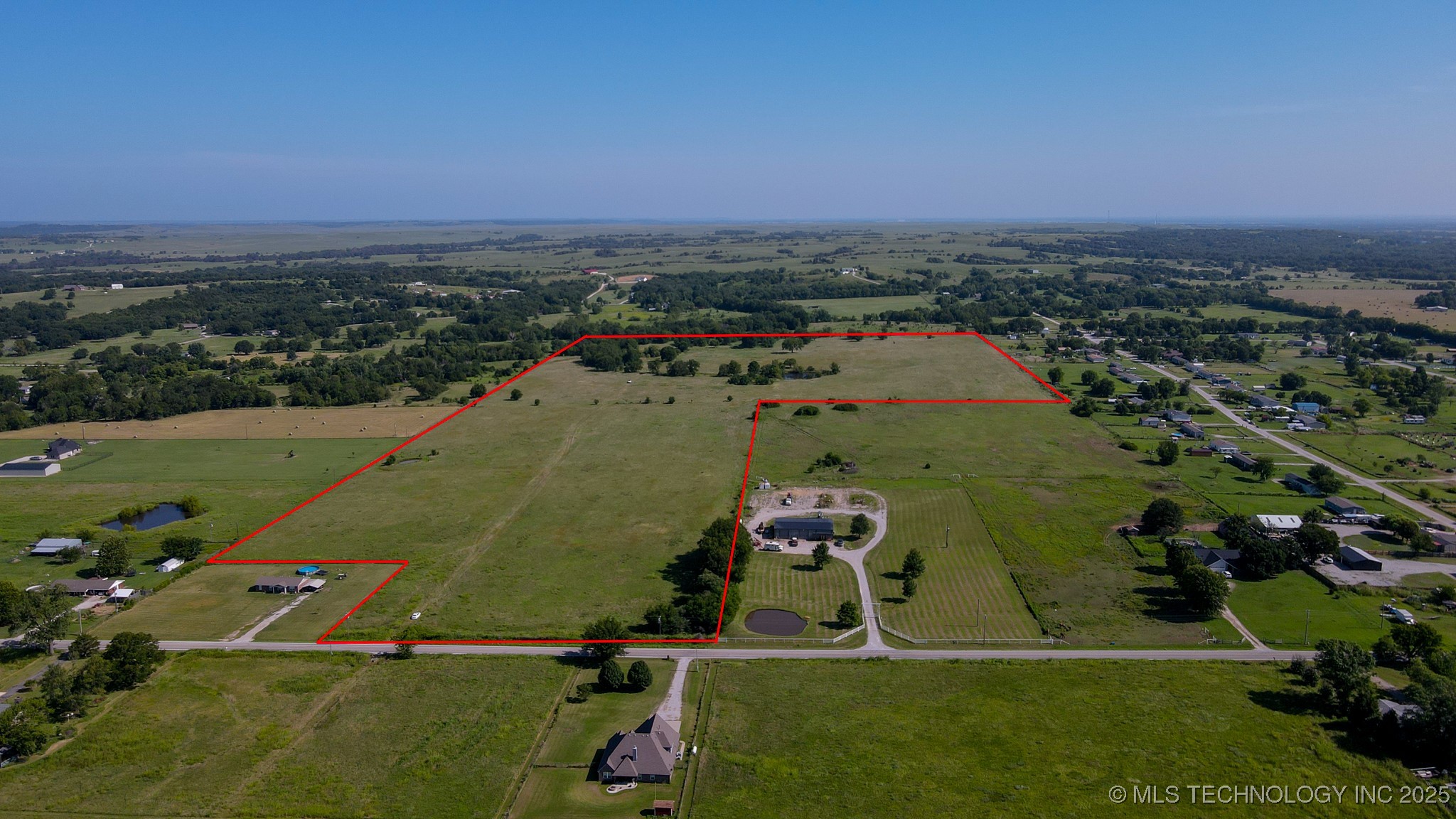 E 186th Street North Property Photo 13