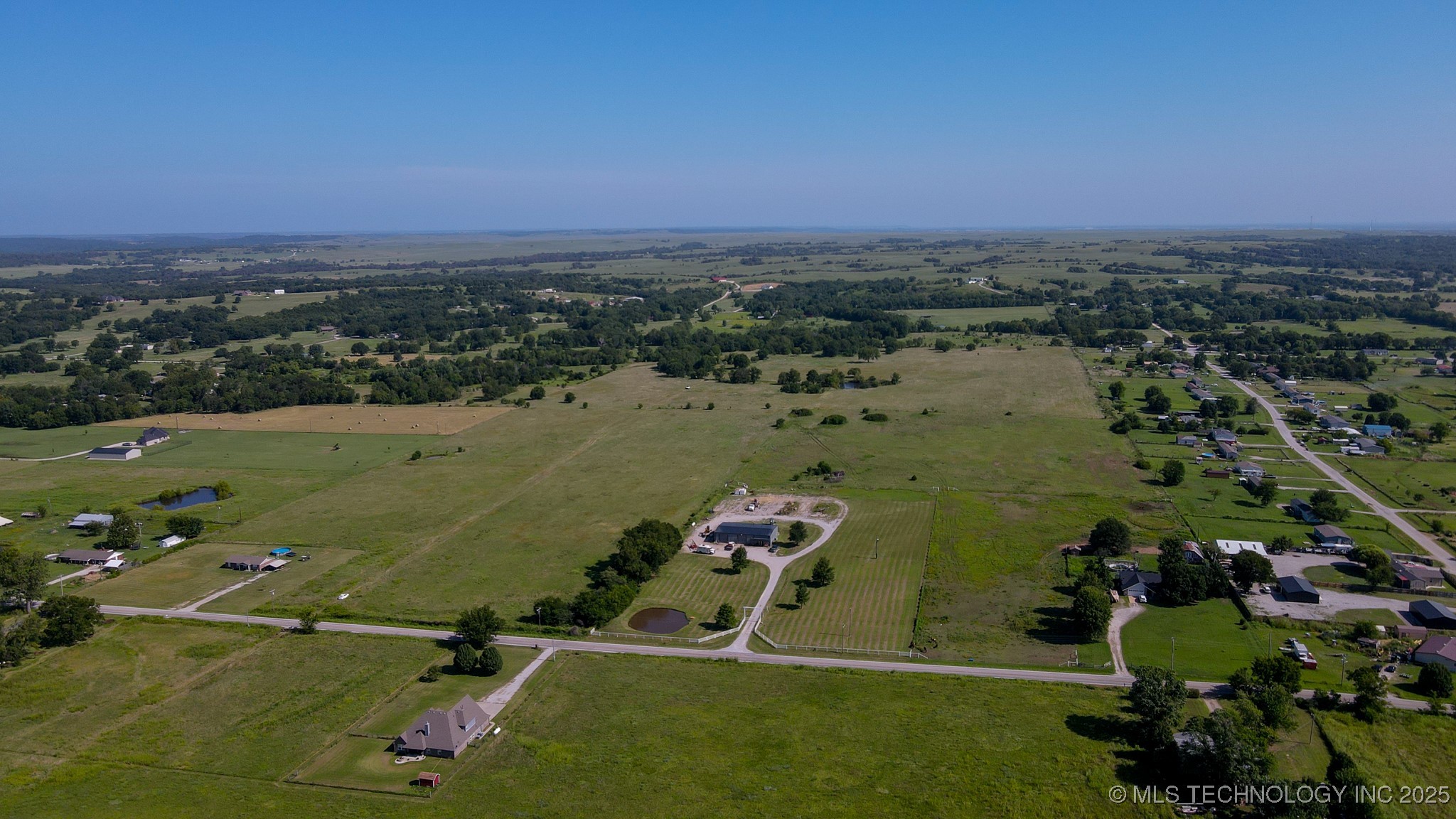 E 186th Street North Property Photo 14