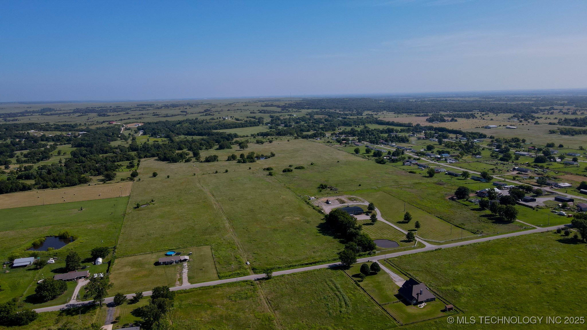 E 186th Street North Property Photo 15