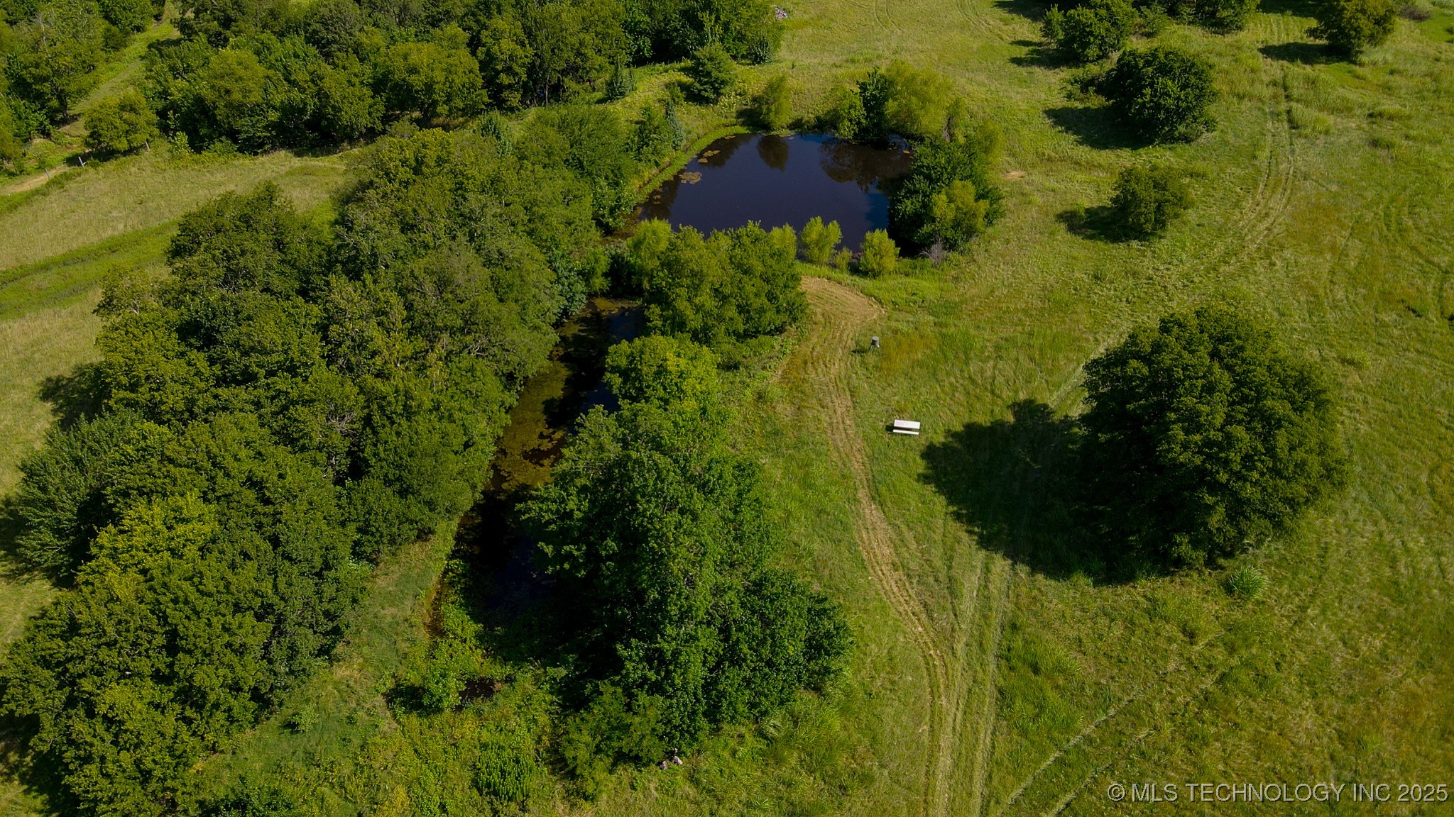 E 186th Street North Property Photo 16