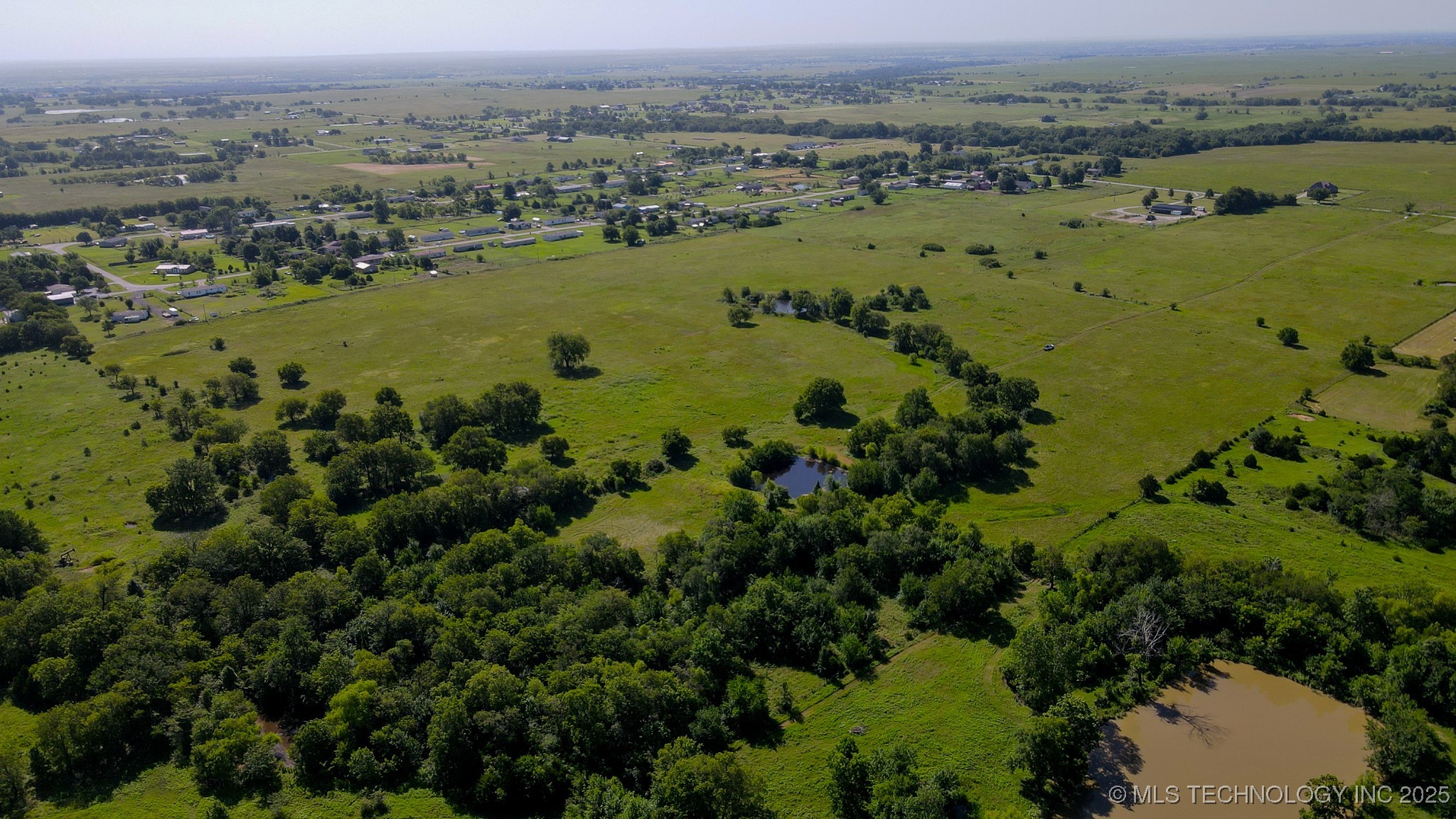 E 186th Street North Property Photo 19