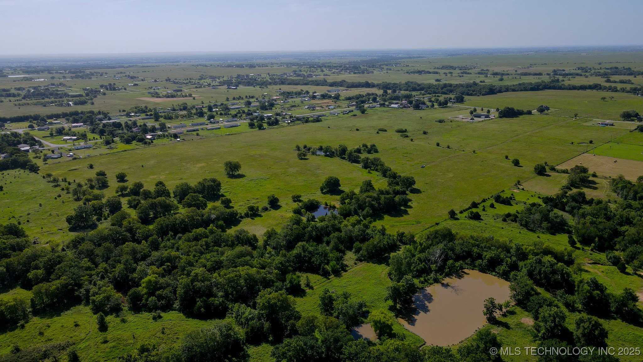 E 186th Street North Property Photo 20