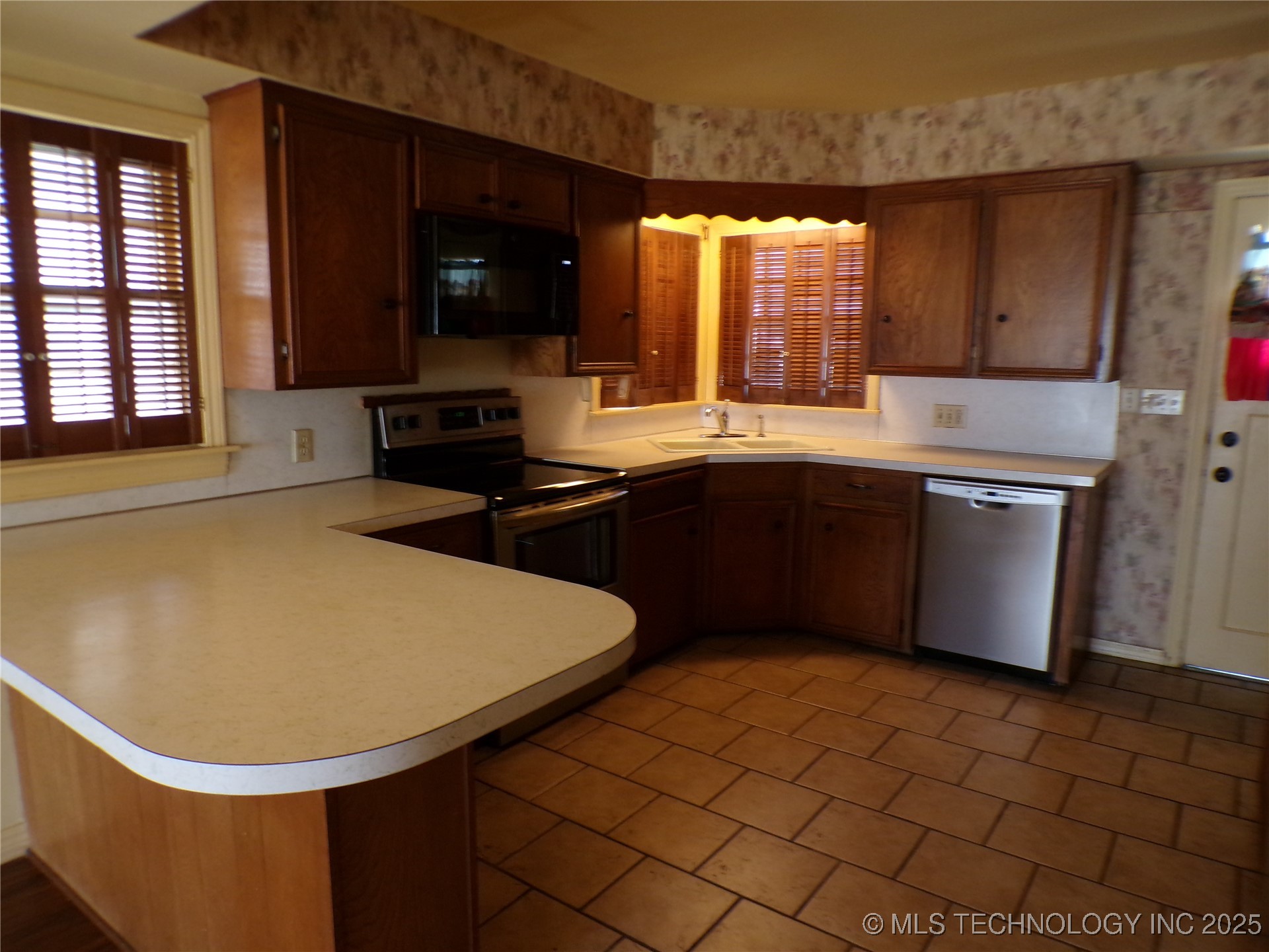 807 N Parkinson Avenue Property Photo 10