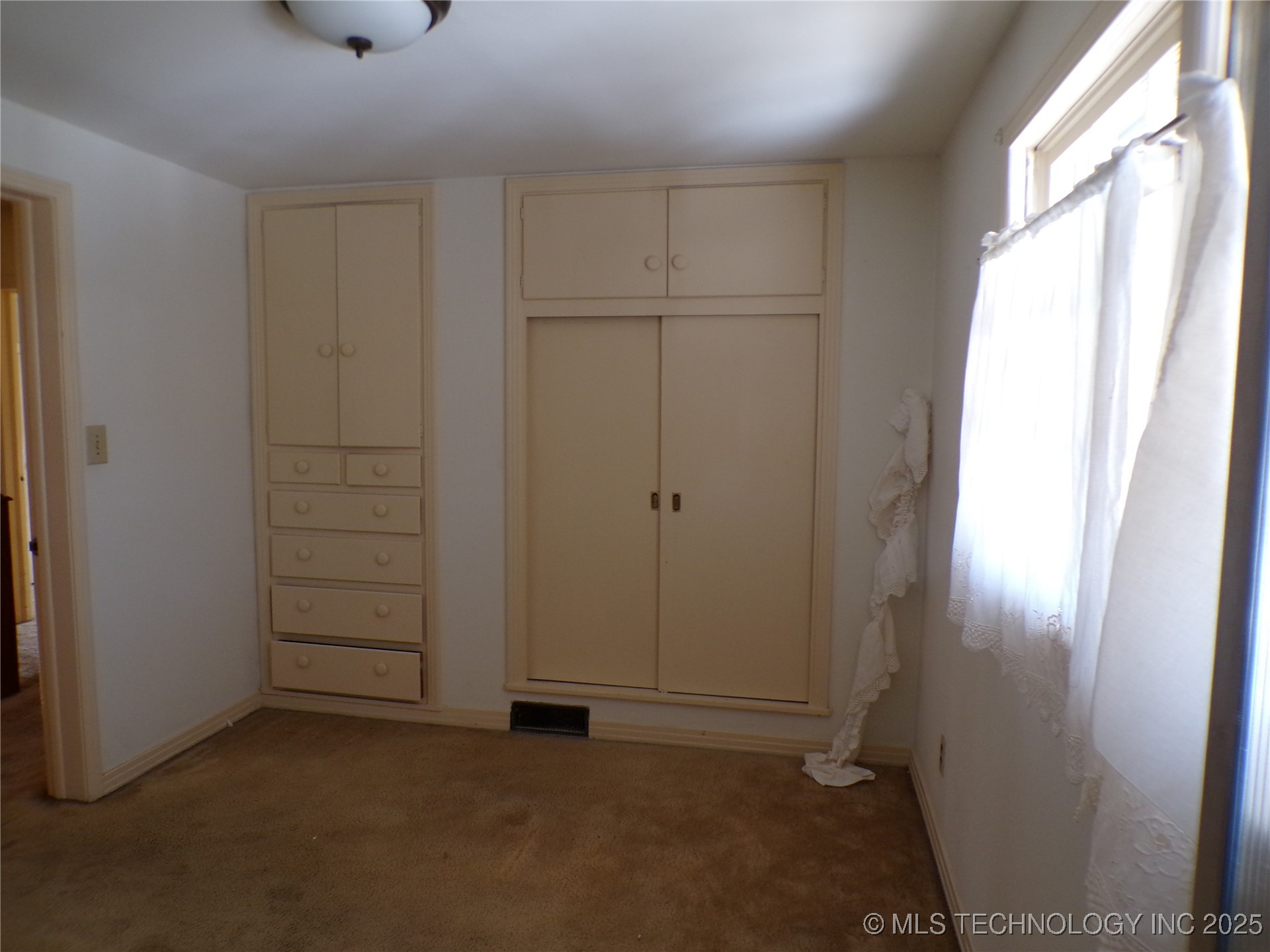807 N Parkinson Avenue Property Photo 20