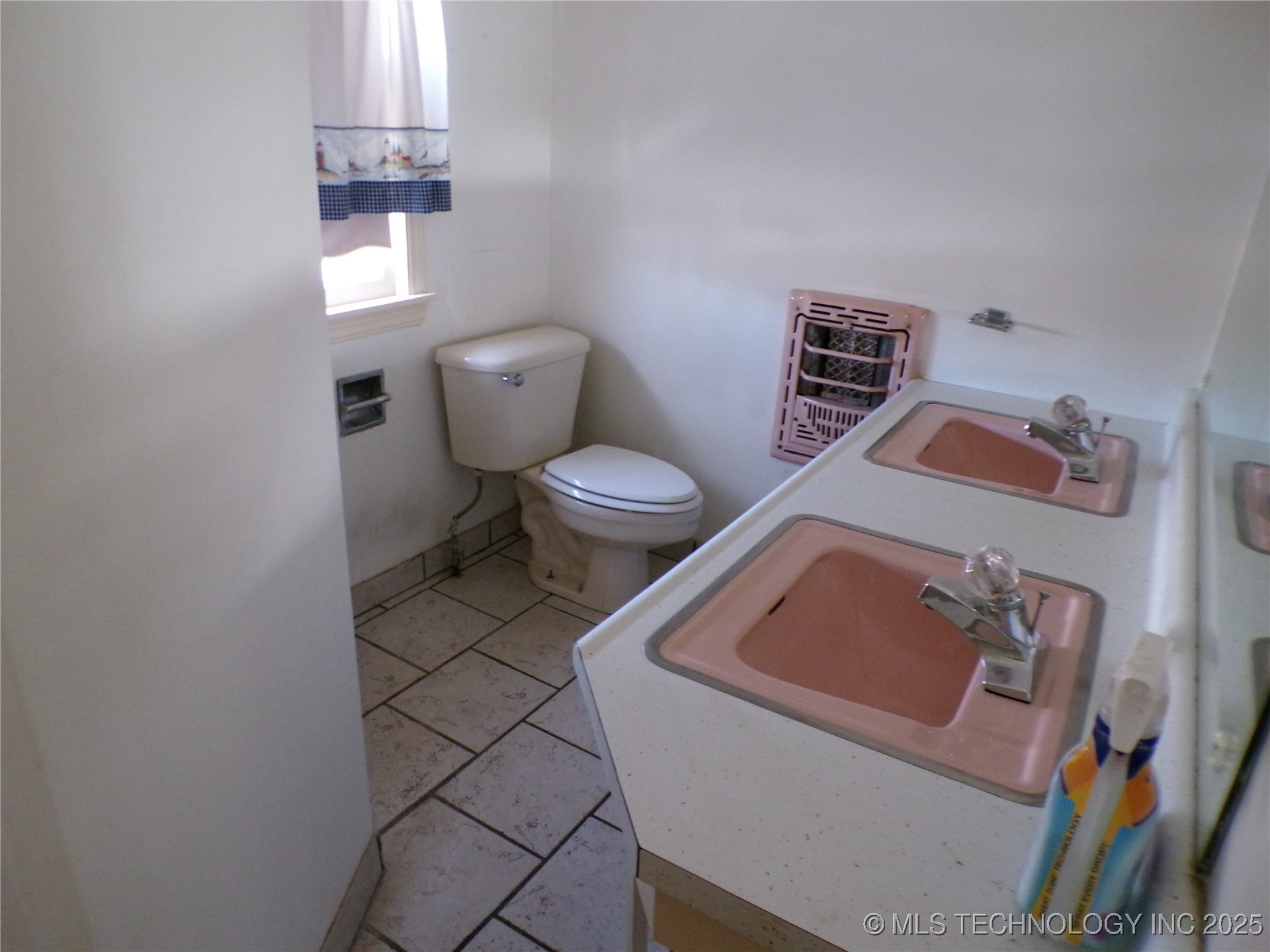 807 N Parkinson Avenue Property Photo 21