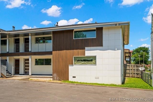 3220 S Knoxville Street Property Photo 2