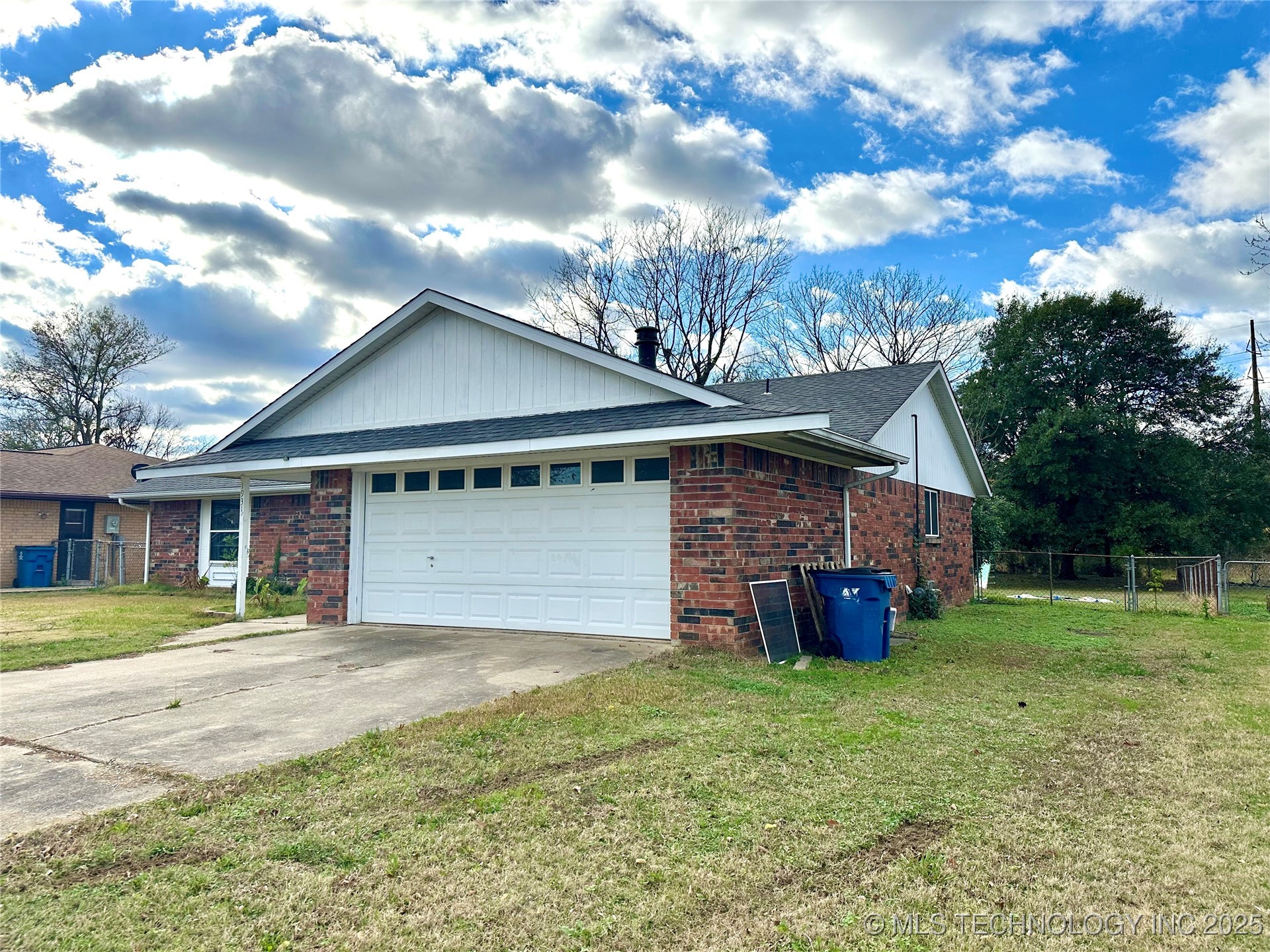 1931 Green Meadows Drive Property Photo 3