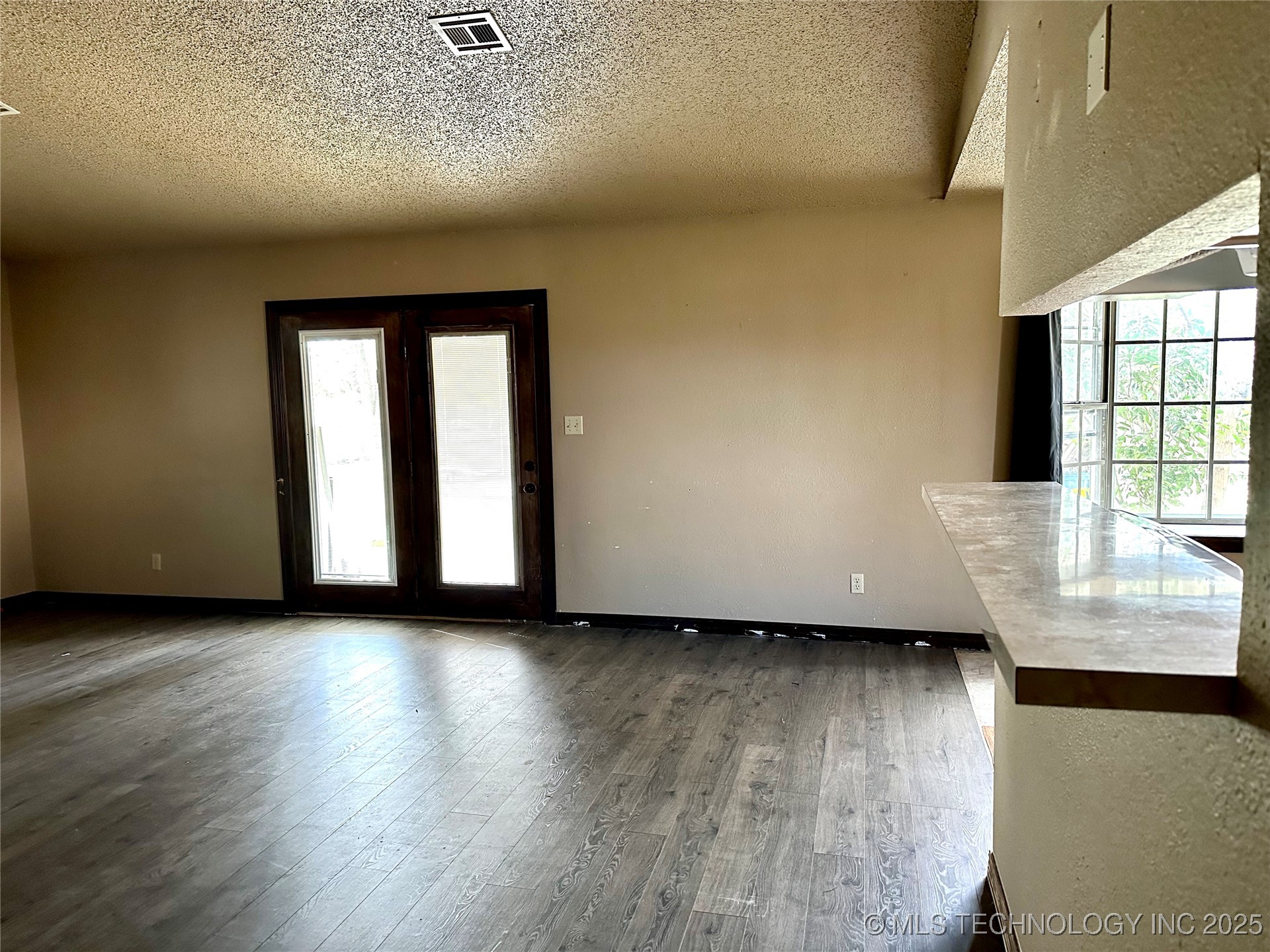 1931 Green Meadows Drive Property Photo 9