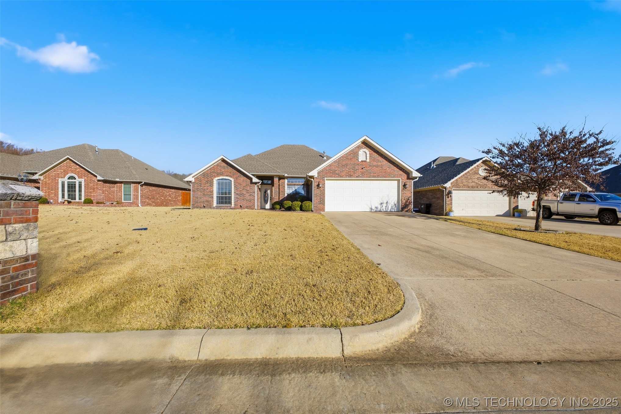 424 Westchester Property Photo 2