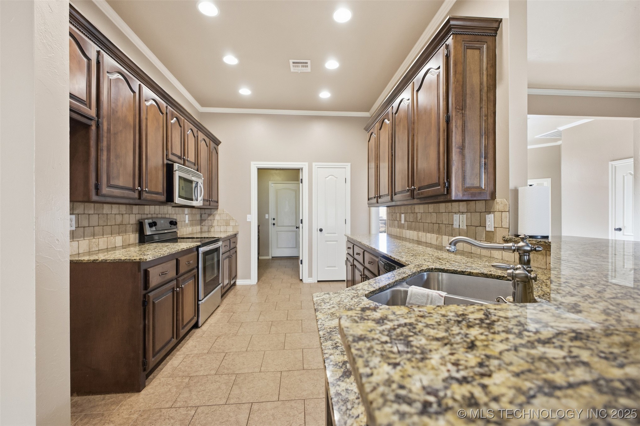 424 Westchester Property Photo 18