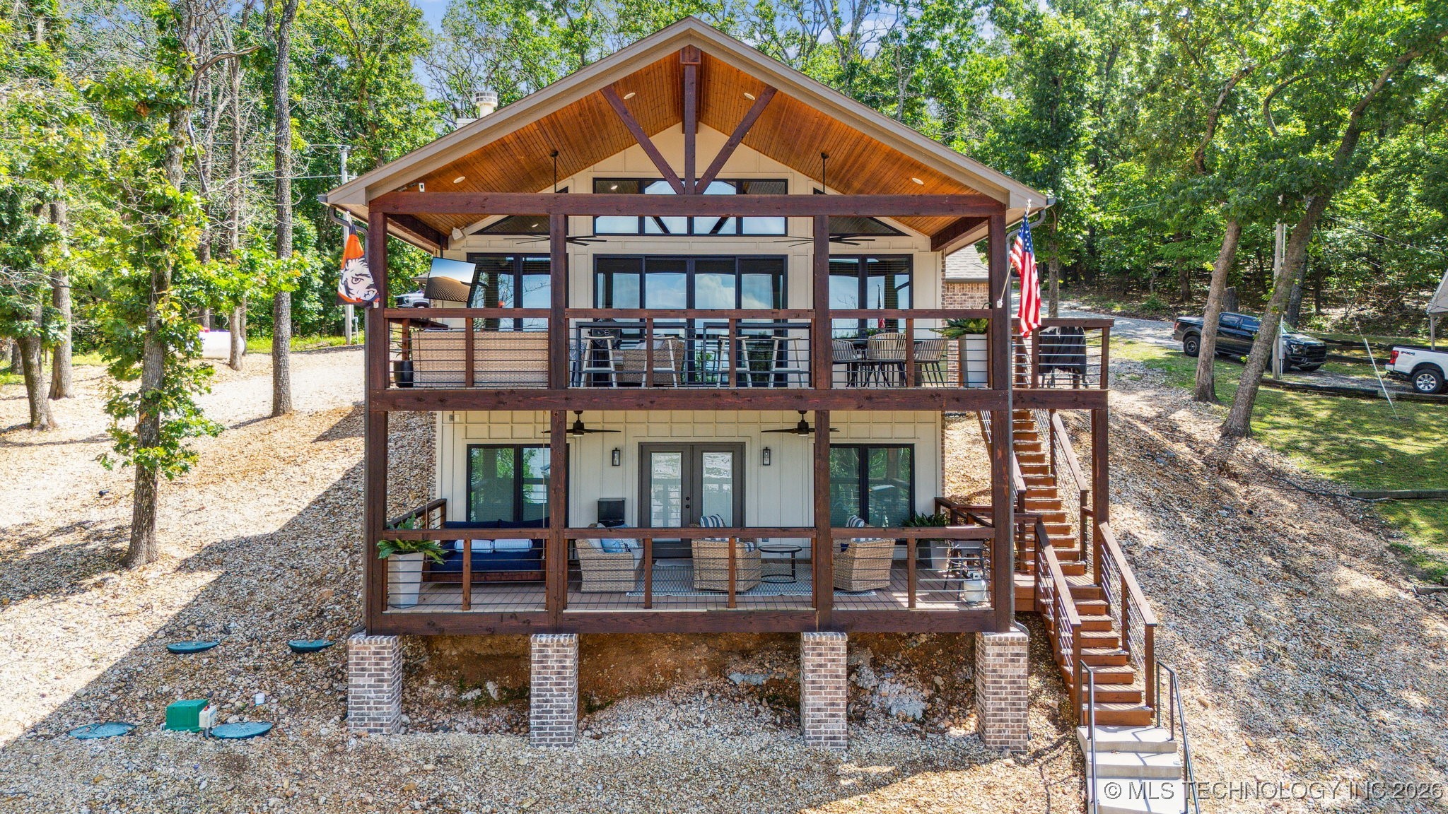 2551293 Property Photo 2